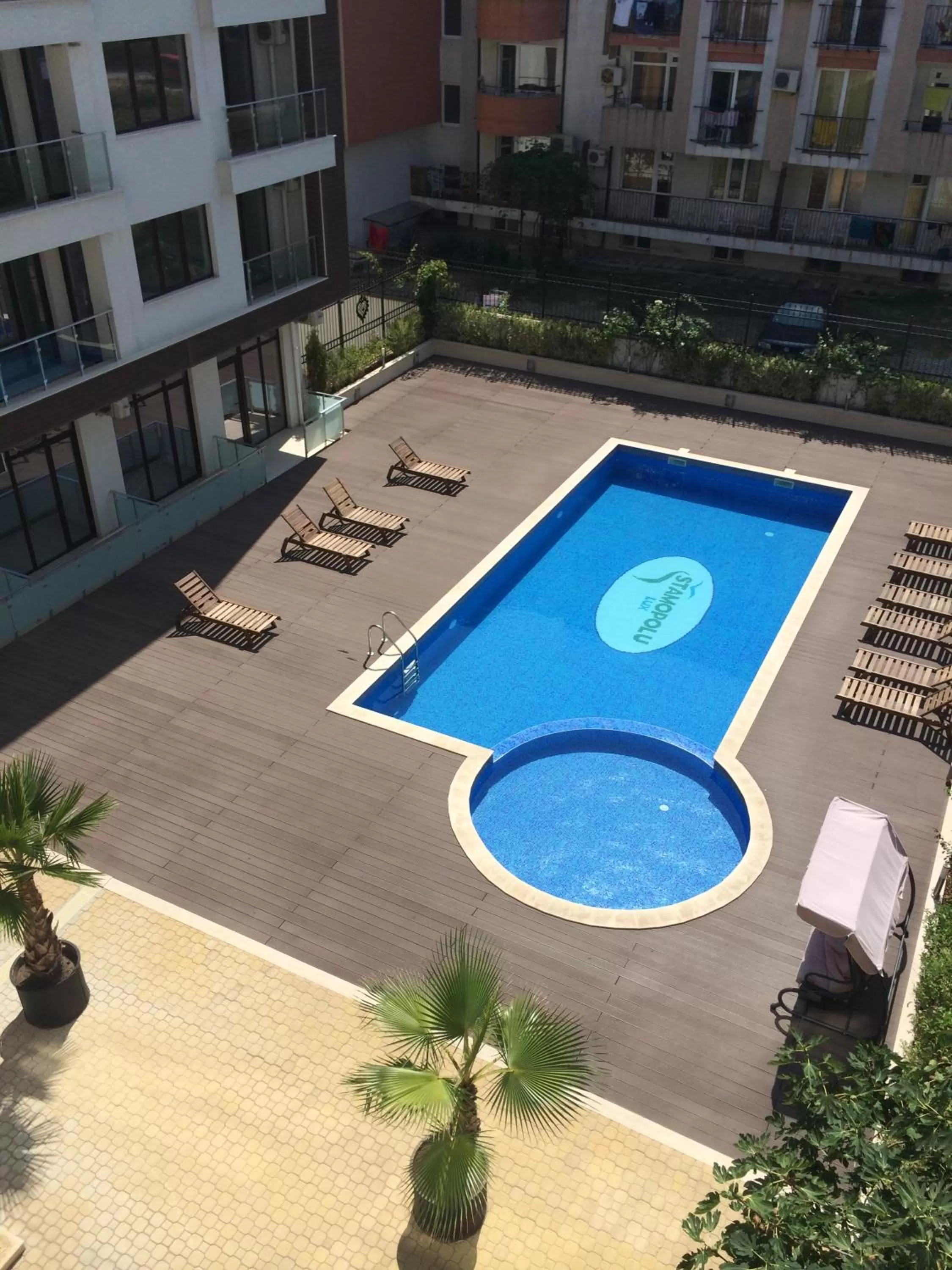Swimming pool in APART-HOTEL Stamopolu Lux с изглед към морето
