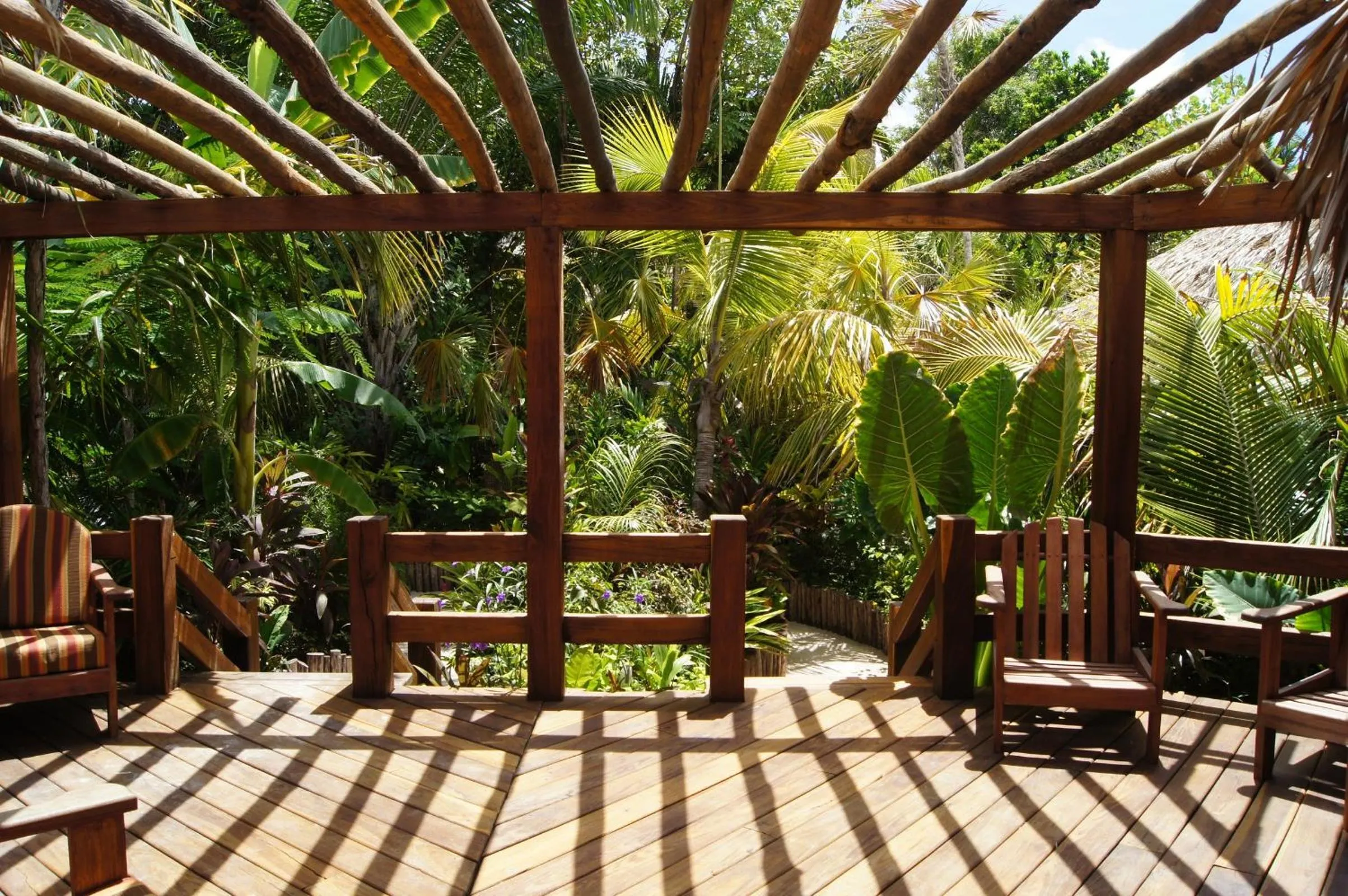 Jungle Deluxe Queen in Ramon's Village Resort