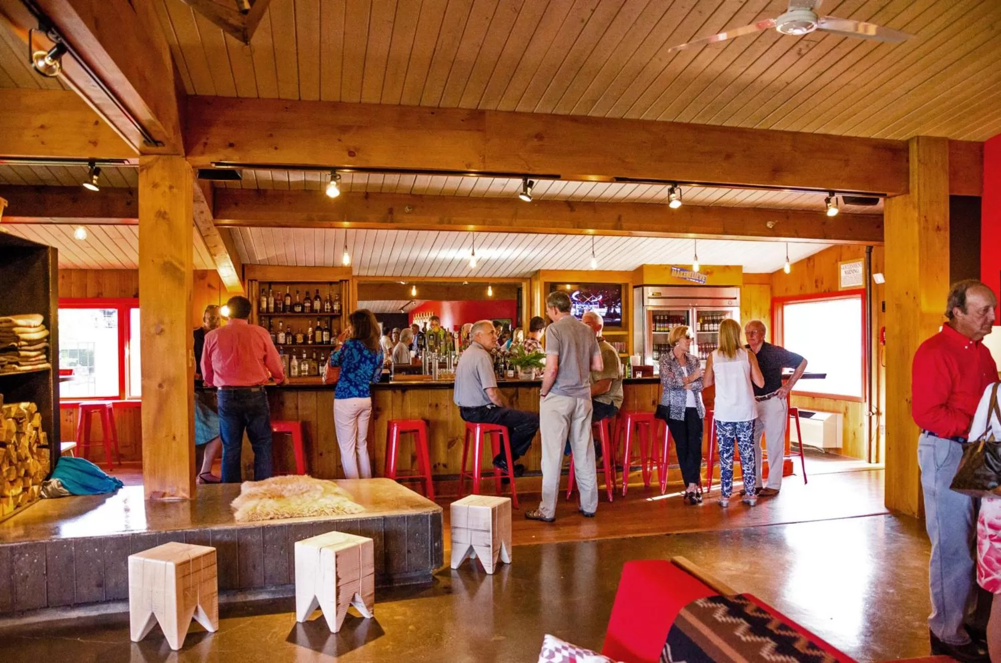 Communal lounge/ TV room in Lake House at High Peaks Resort