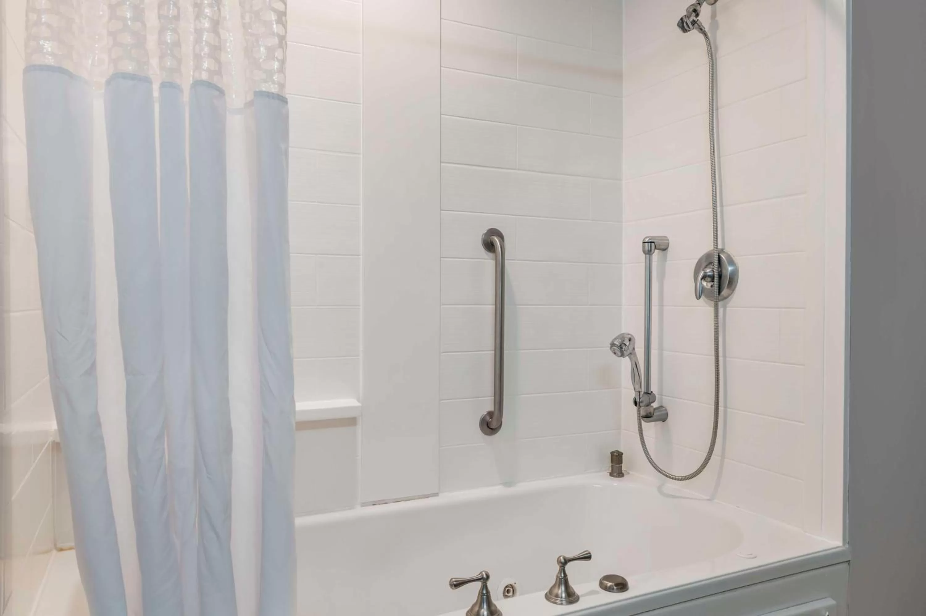 Bathroom in Hampton Inn Greenfield