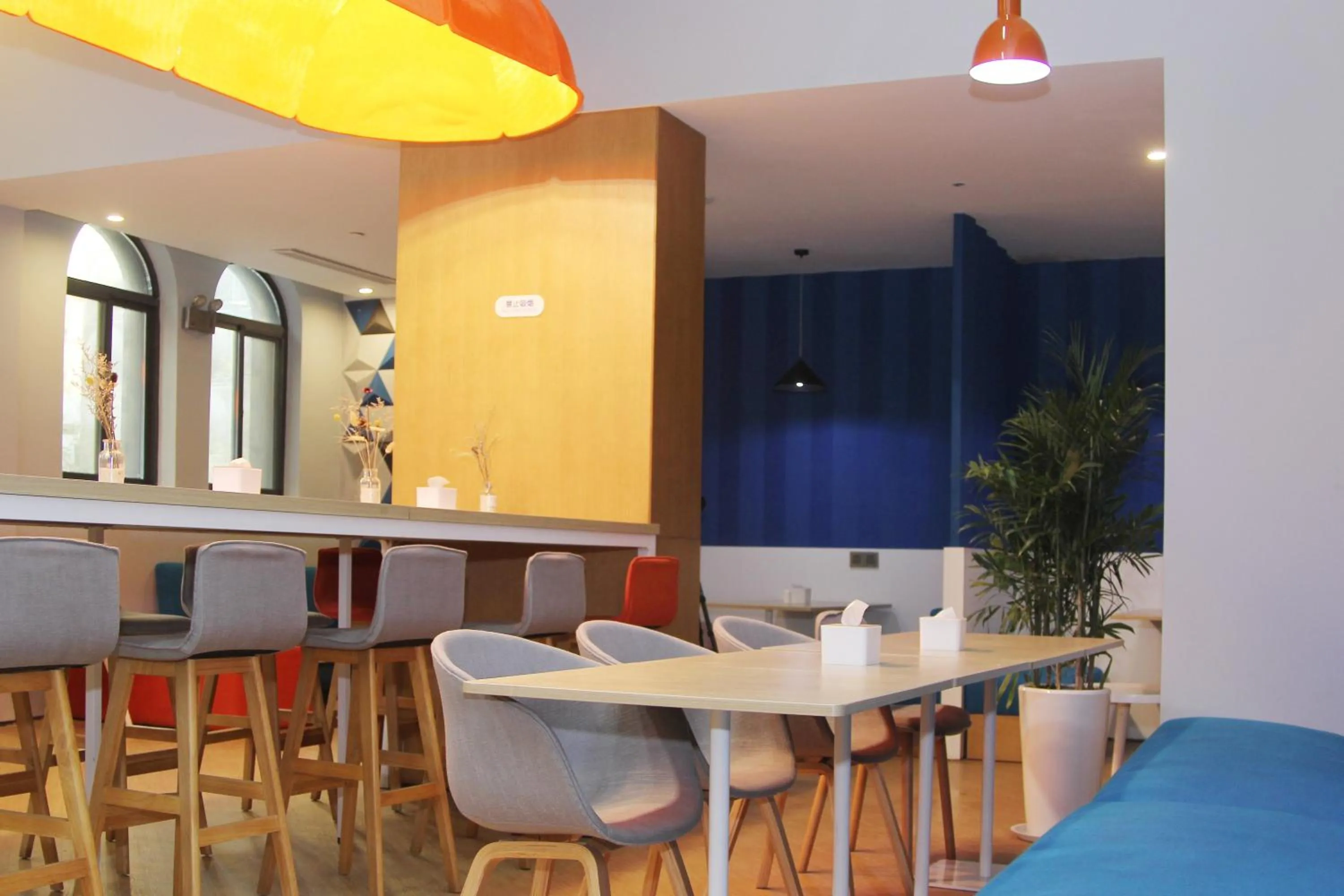 Restaurant/places to eat in Holiday Inn Express Hefei Shushan by IHG