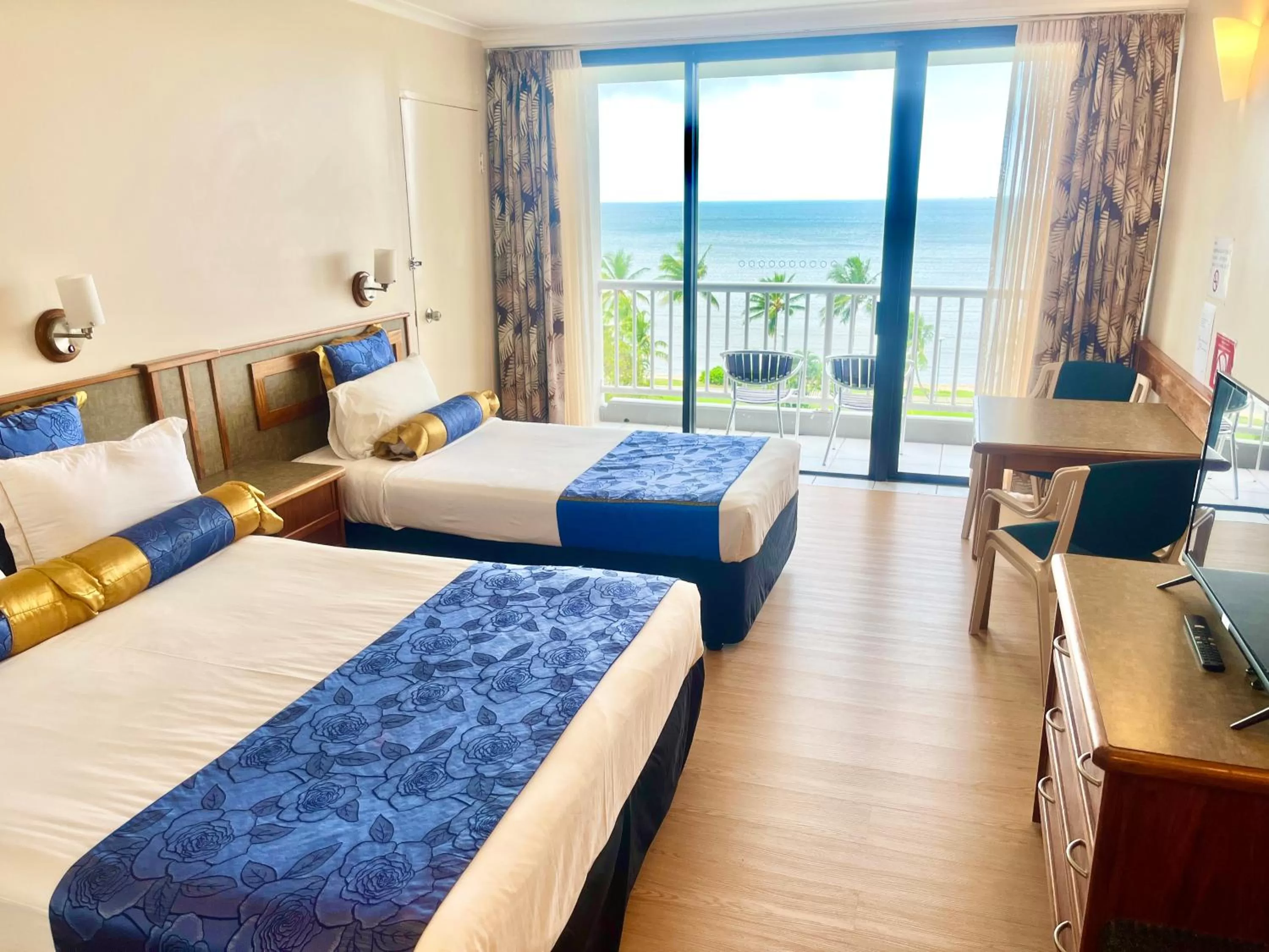 Bed in Acacia Court Hotel