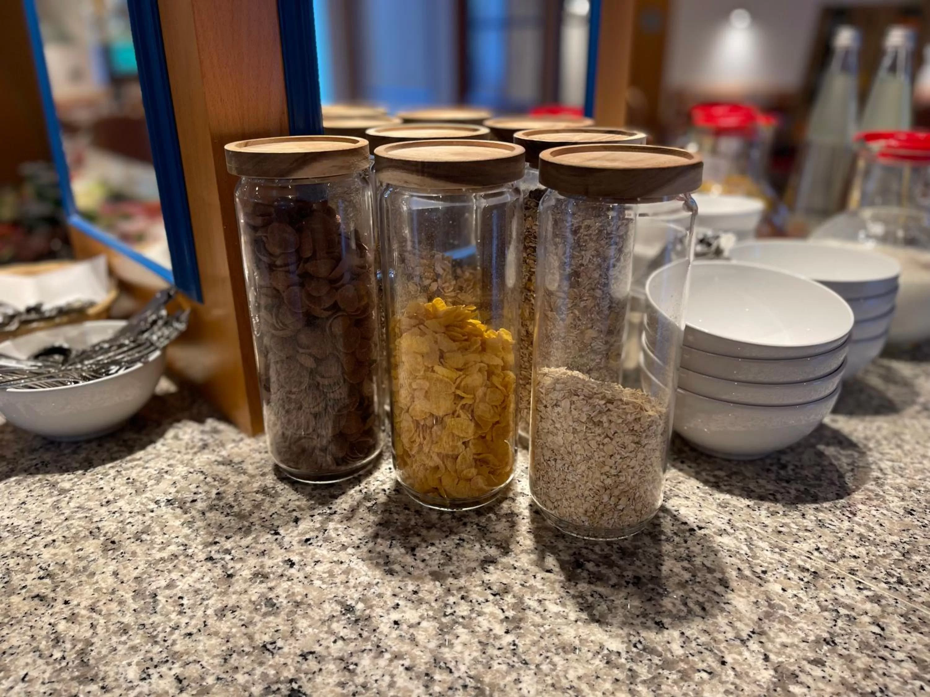 Buffet breakfast in Landhotel Der Distelhof mit Scheunencafé