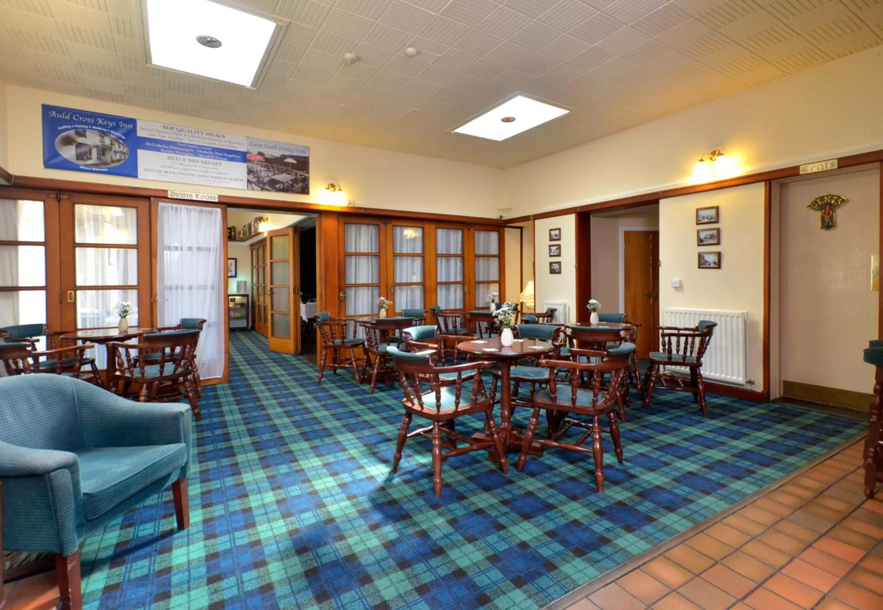 Lounge or bar in Auld Cross Keys Inn