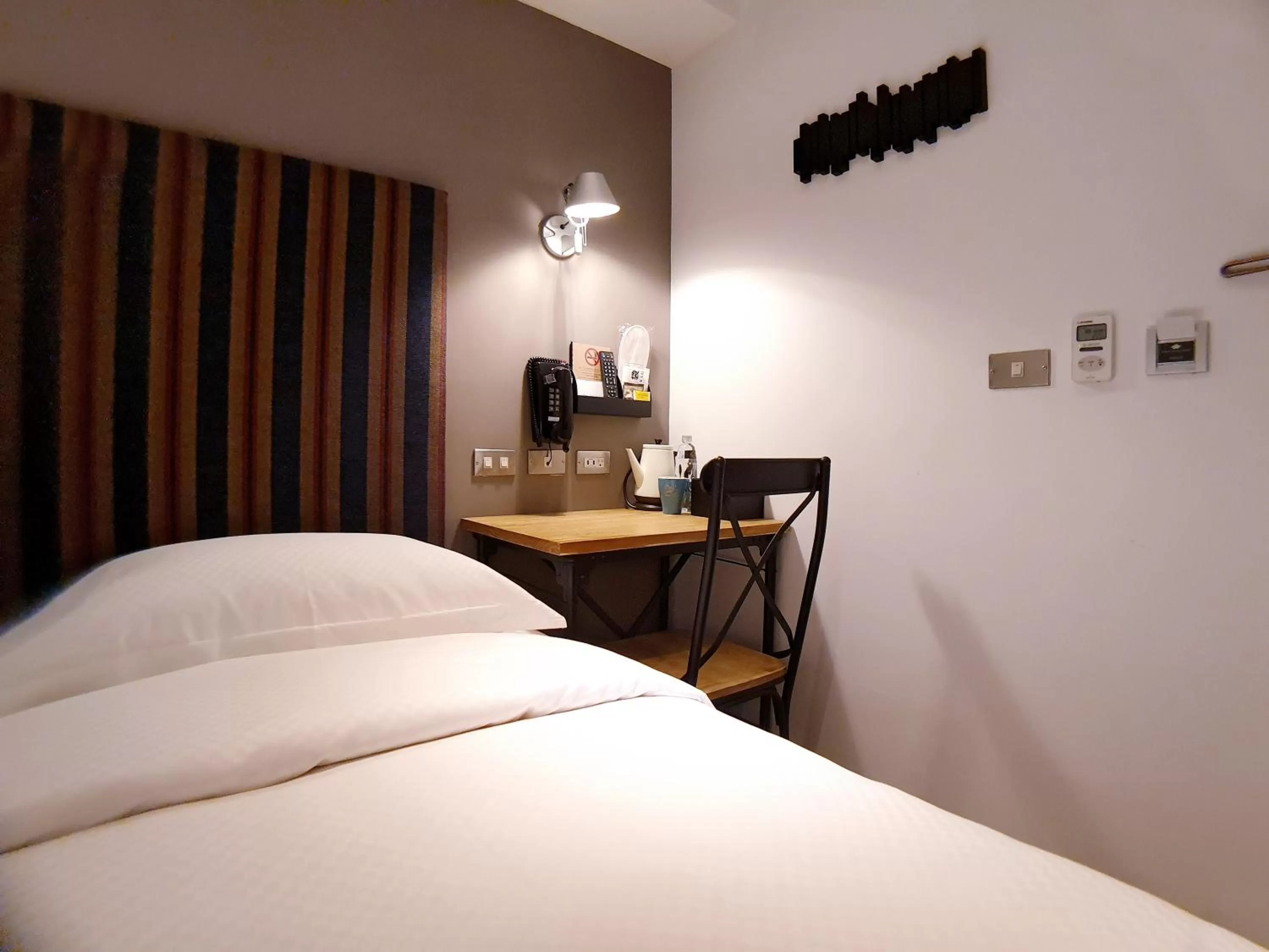 Bedroom, Bed in River inn Station