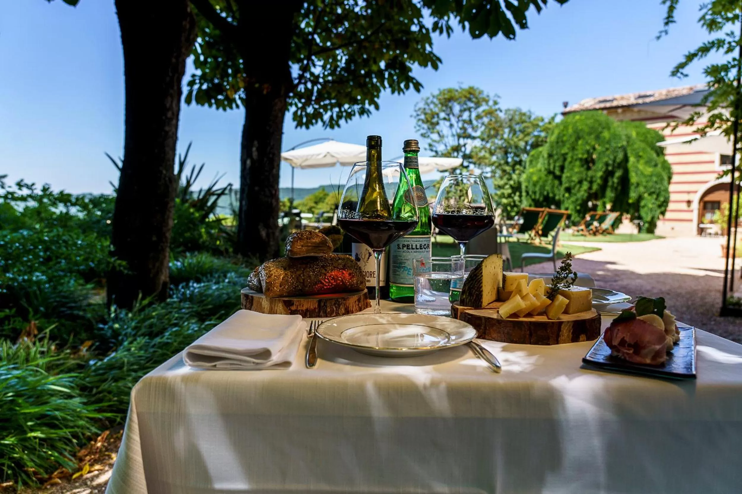 Restaurant/places to eat in Villa Balis Crema Verona Hills