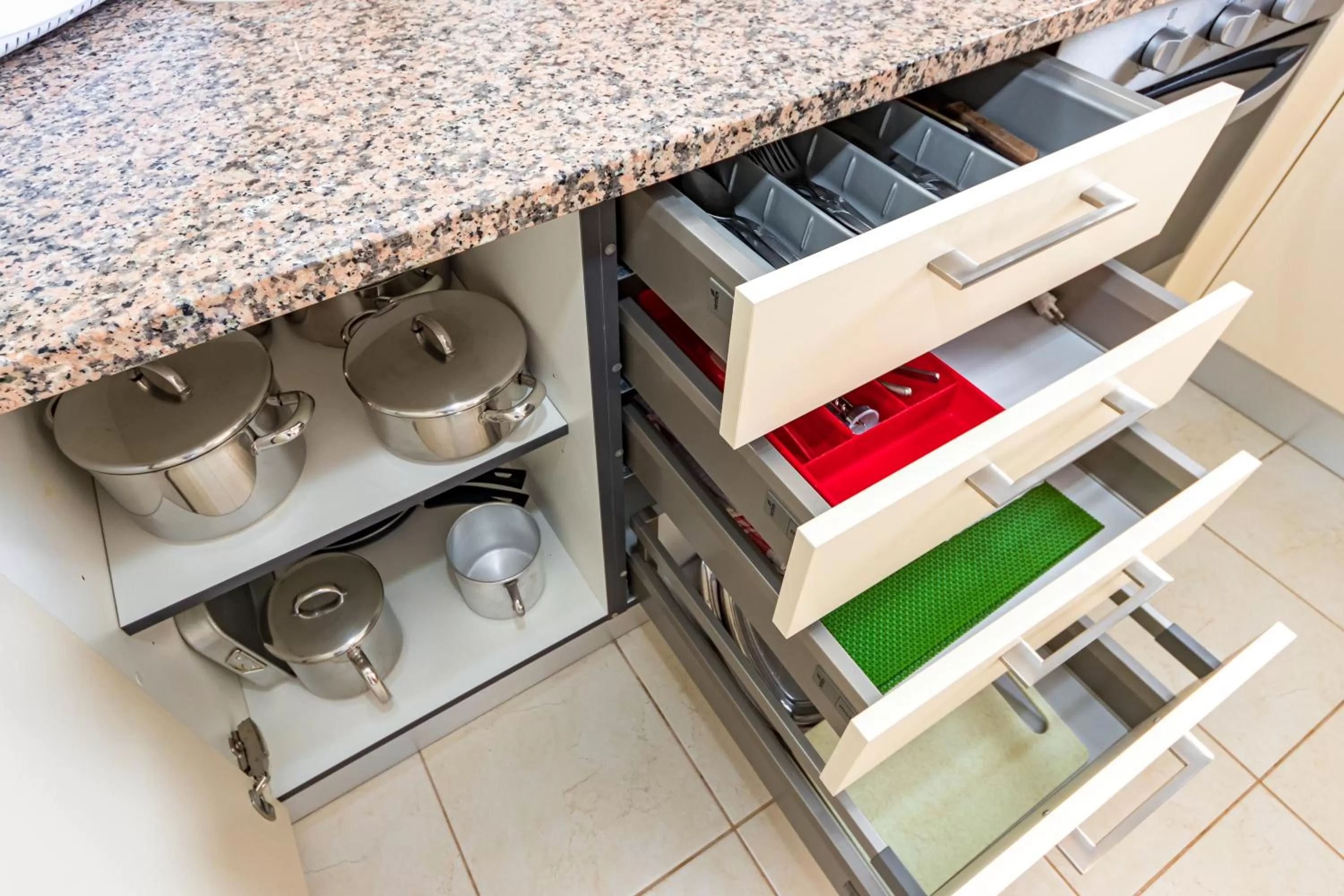 Coffee/tea facilities in Apartamentos Carruna