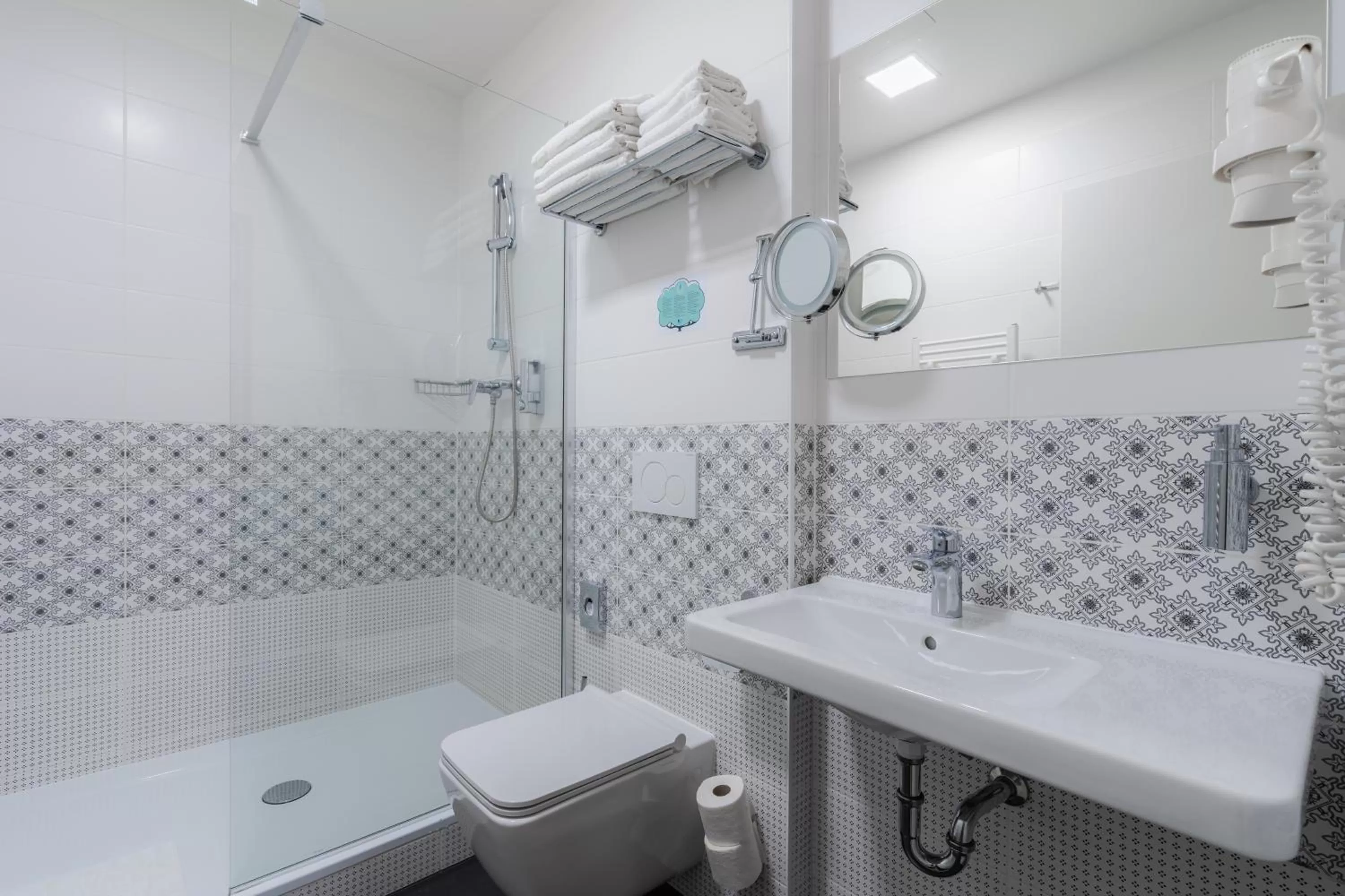 Shower in EA ApartHotel Melantrich