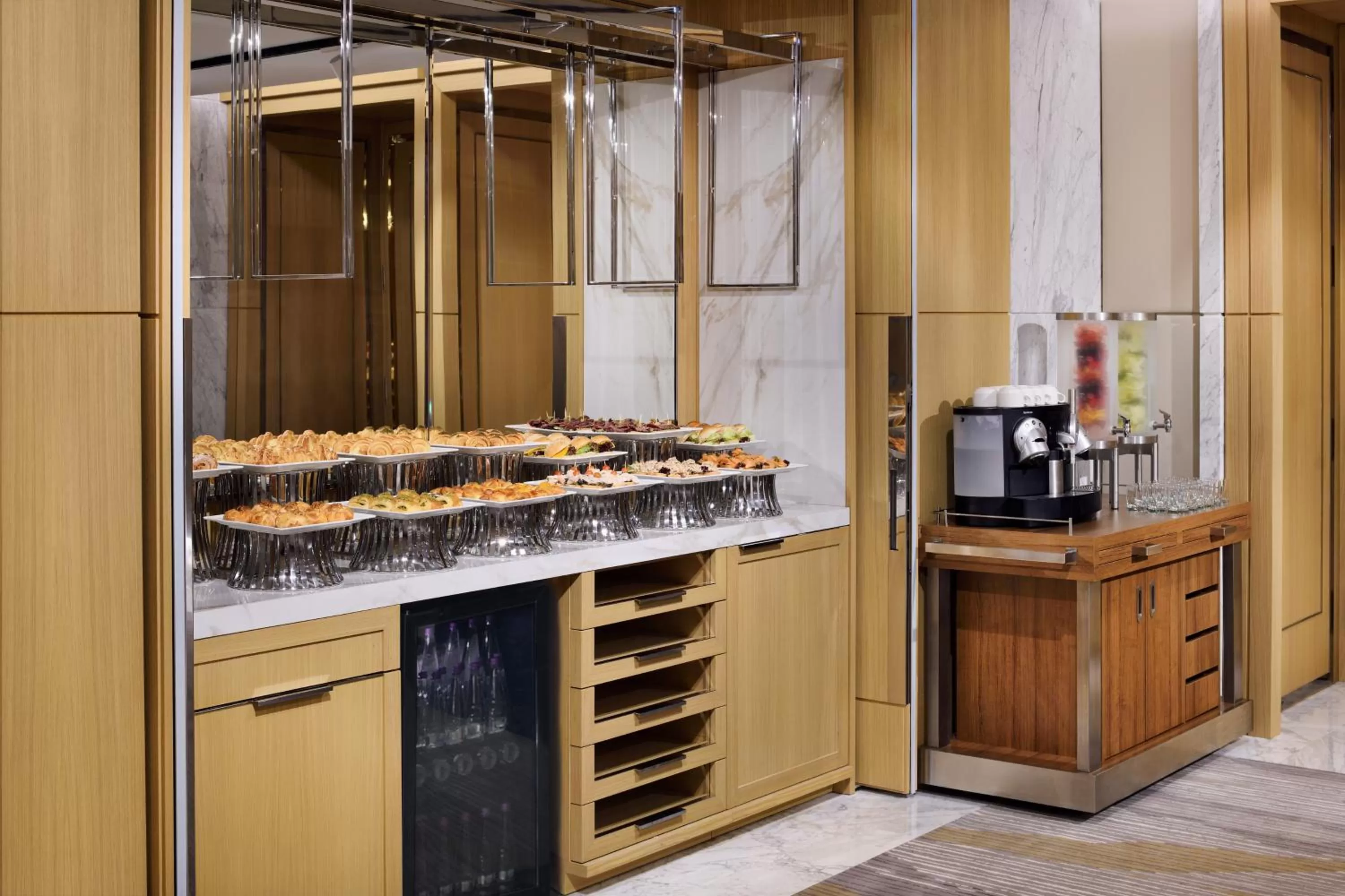 Coffee/tea facilities in Crowne Plaza - Jeddah Al Salam by IHG
