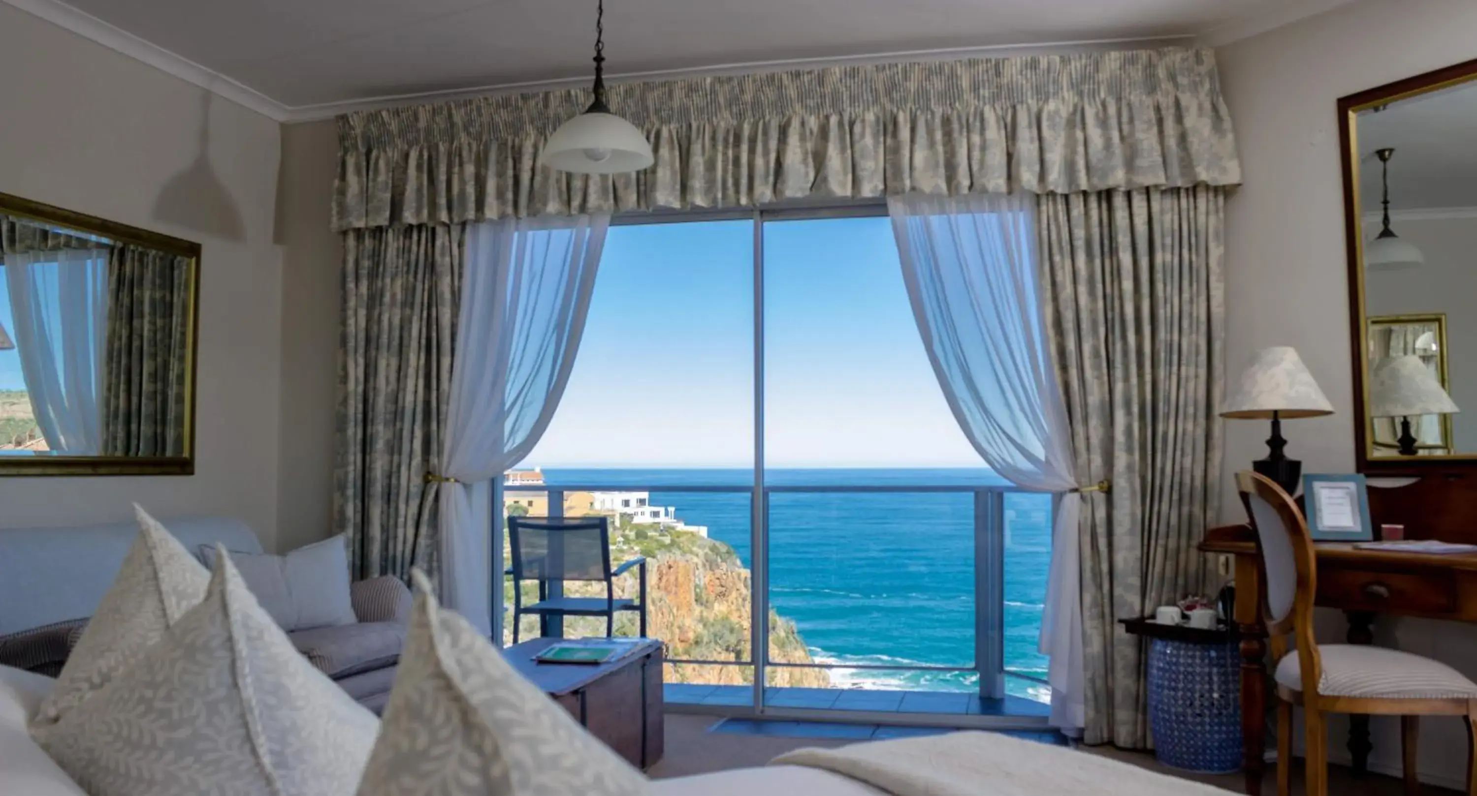 Double Room with Ocean and Lagoon Views - single occupancy - Cony Glen in Headlands House Guest Lodge Double Room with Ocean and Lagoon Views - single occupancy - Cony Glen in Headlands House Guest Lodge