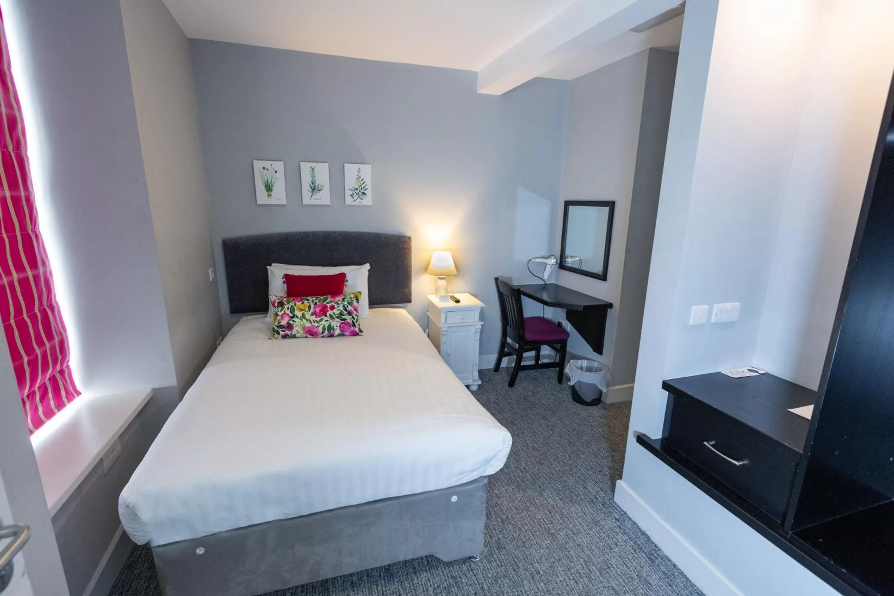 Bed in Behan's Horseshoe Bar & Restaurant