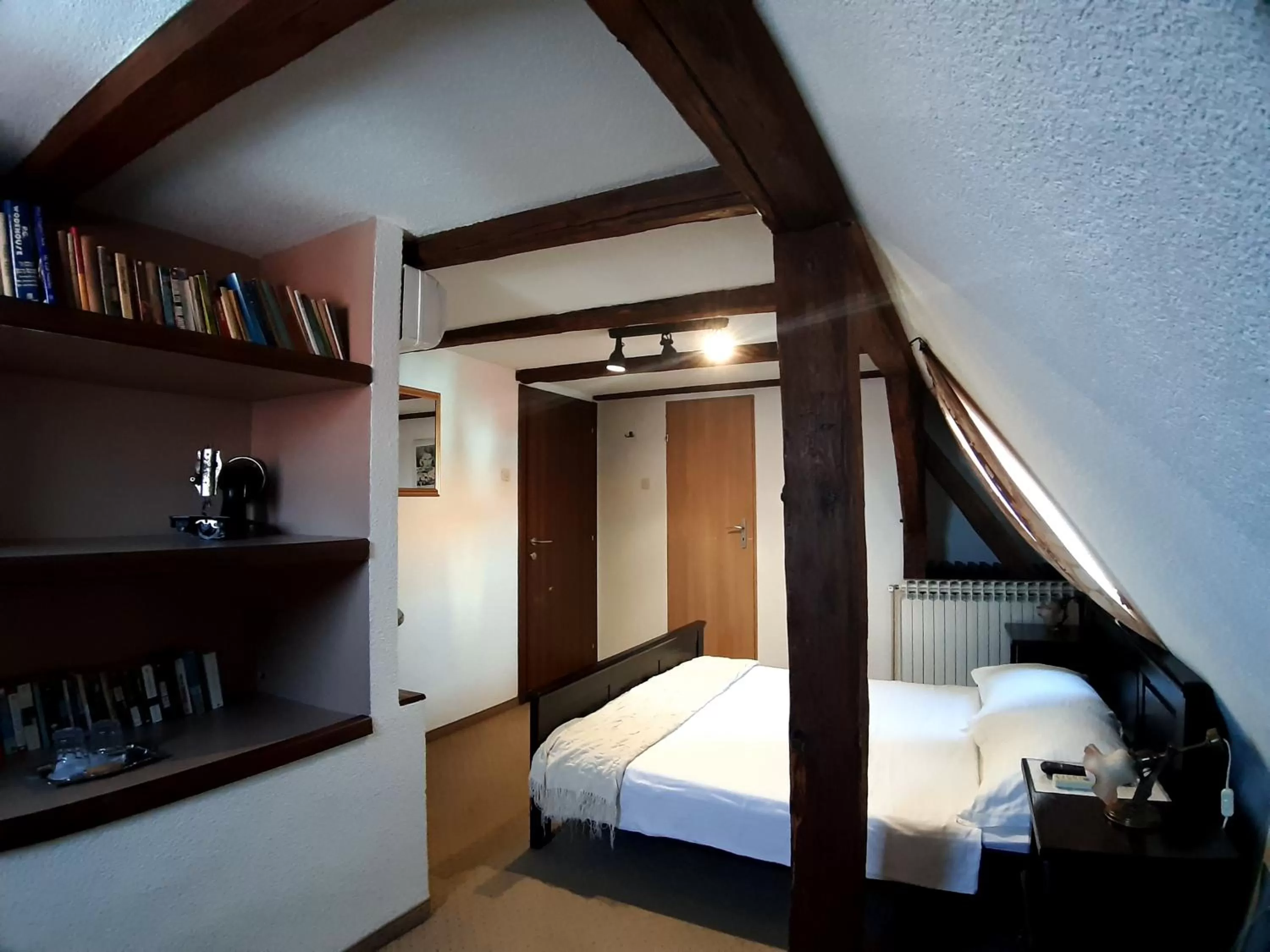 Property building, Bed in Maksimilian Osijek