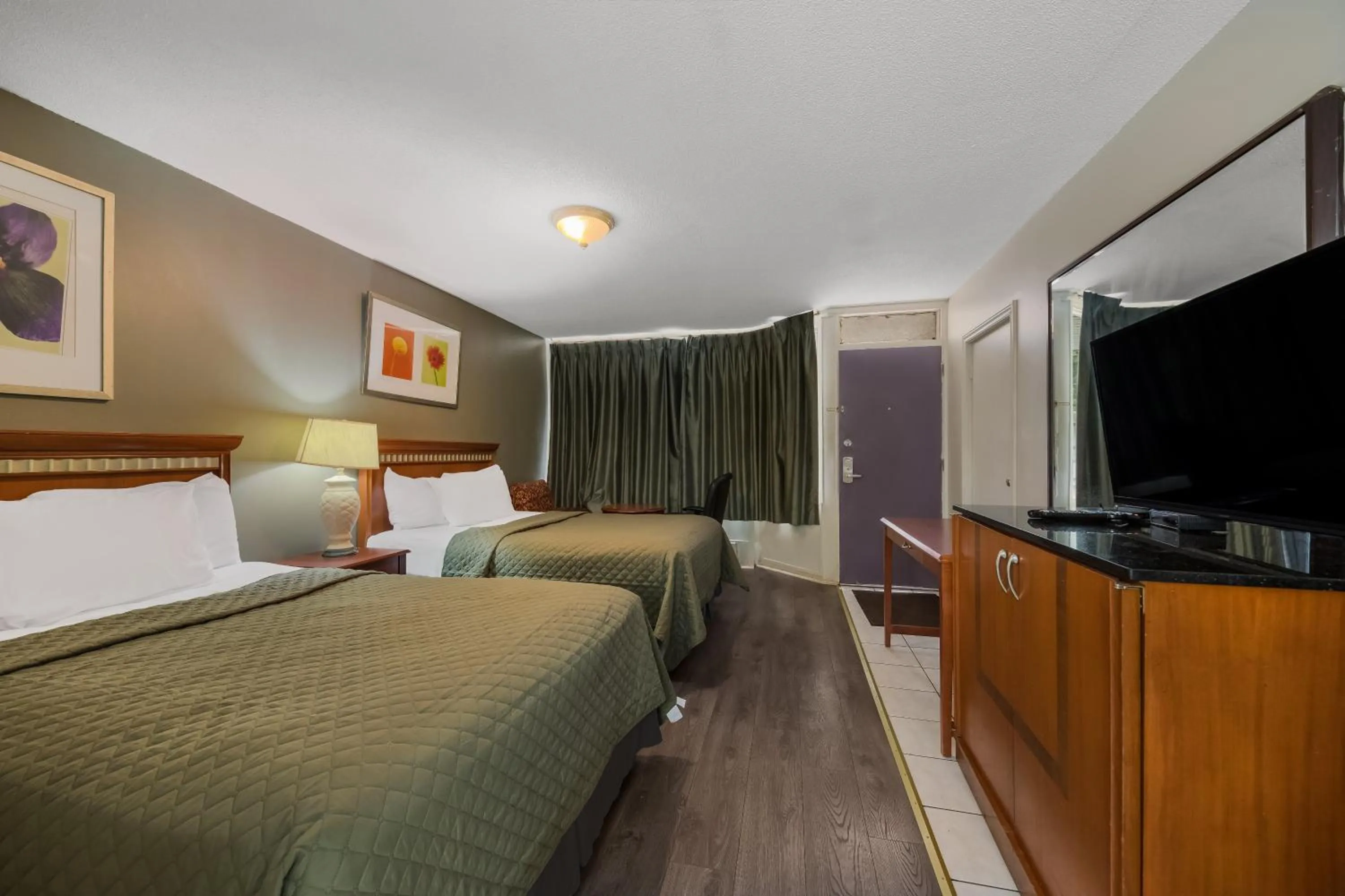 Bed in Knights Inn Burlington