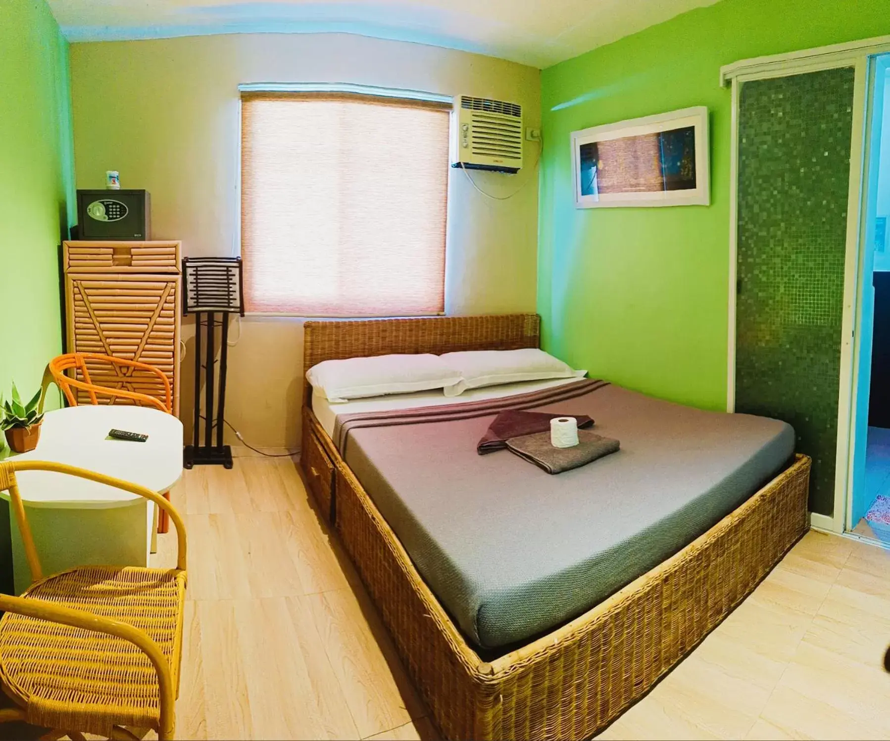Budget Double Room in SG Tourist Inn Budget Double Room in SG Tourist Inn