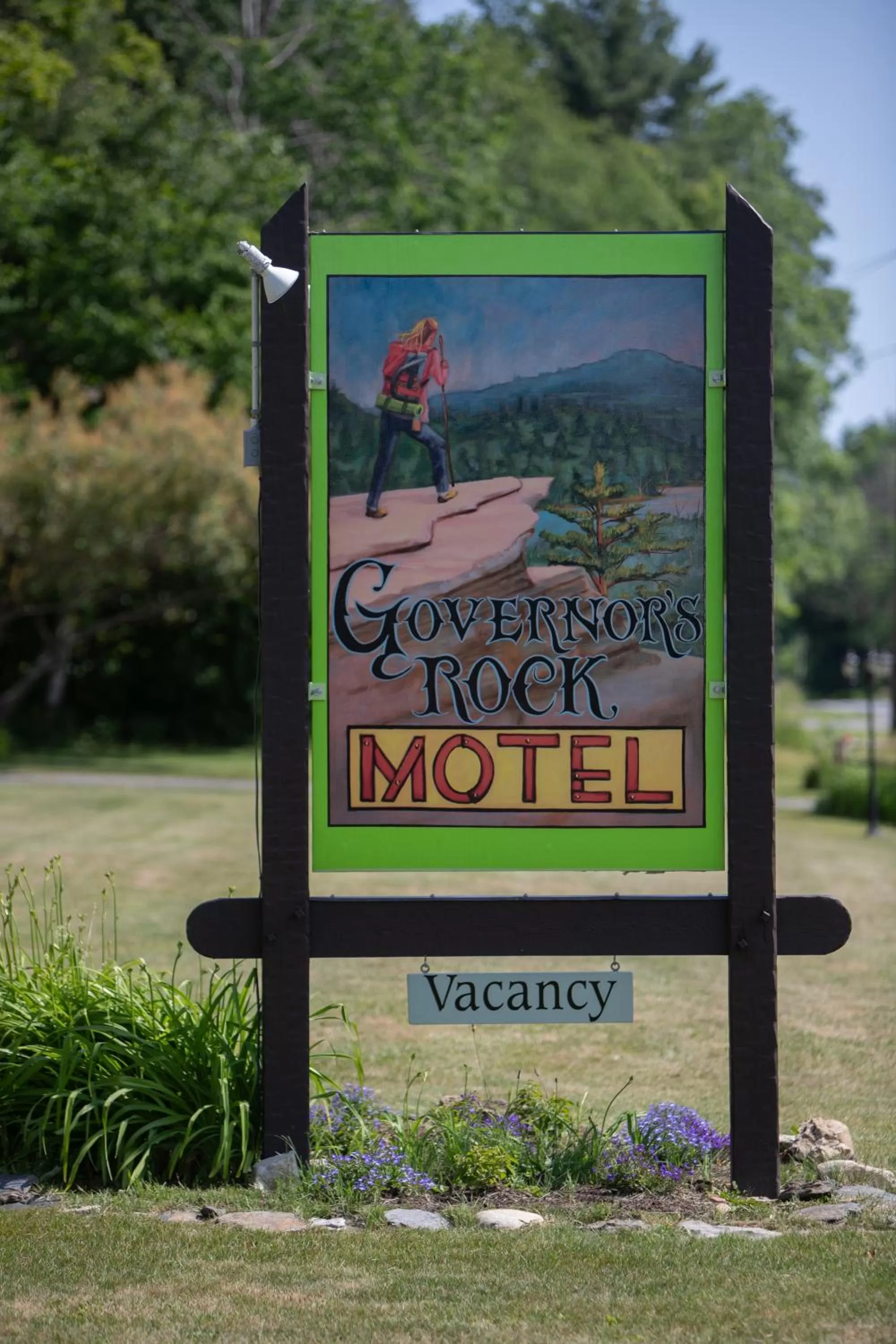 Day in Governor's Rock Motel