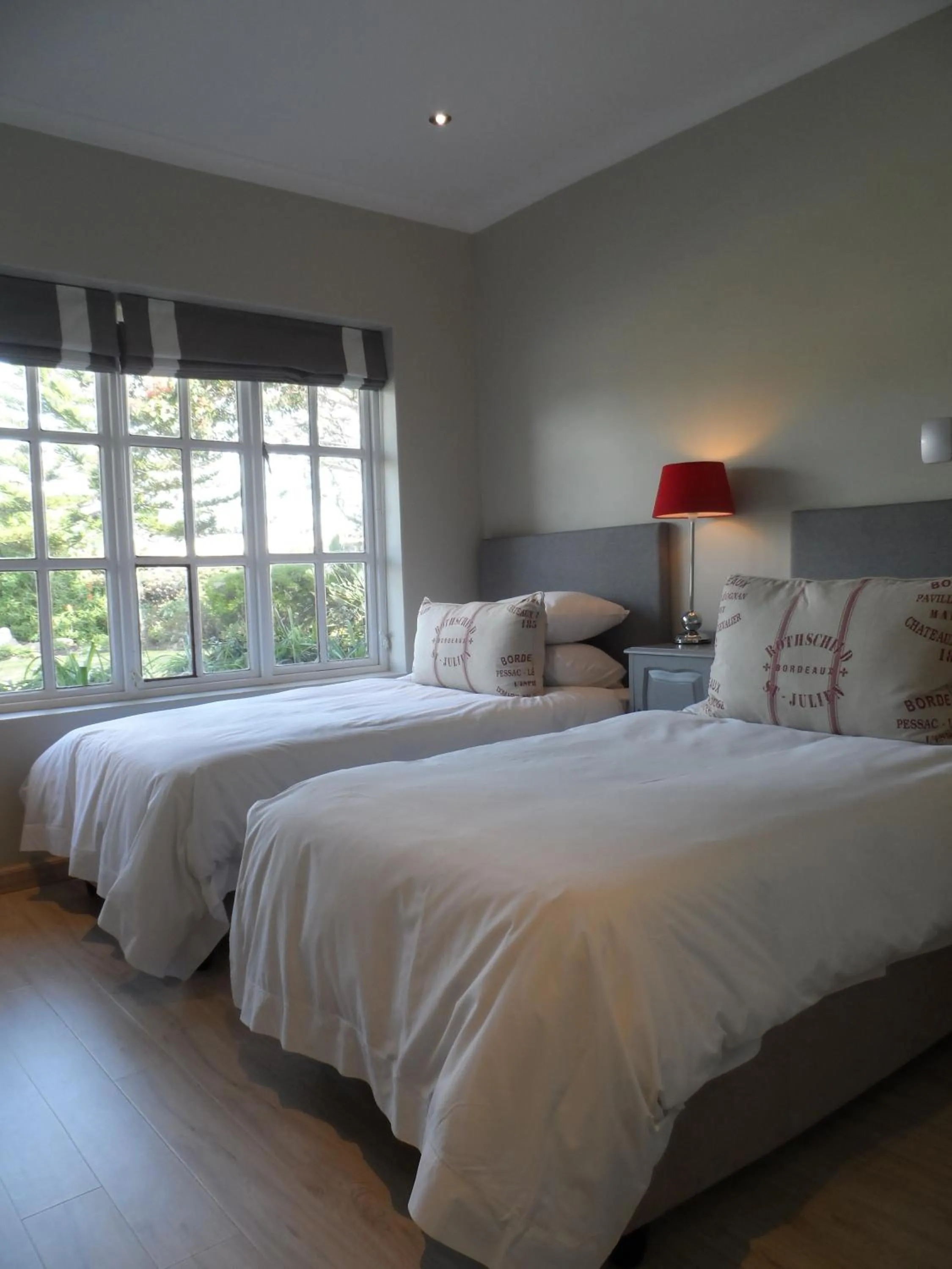 Bed in Whale Rock Luxury Lodge