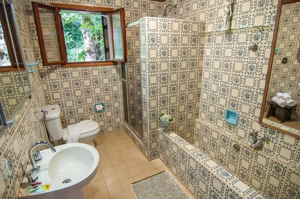 Shower, Bathroom in Pousada Ricanto Amore Mio