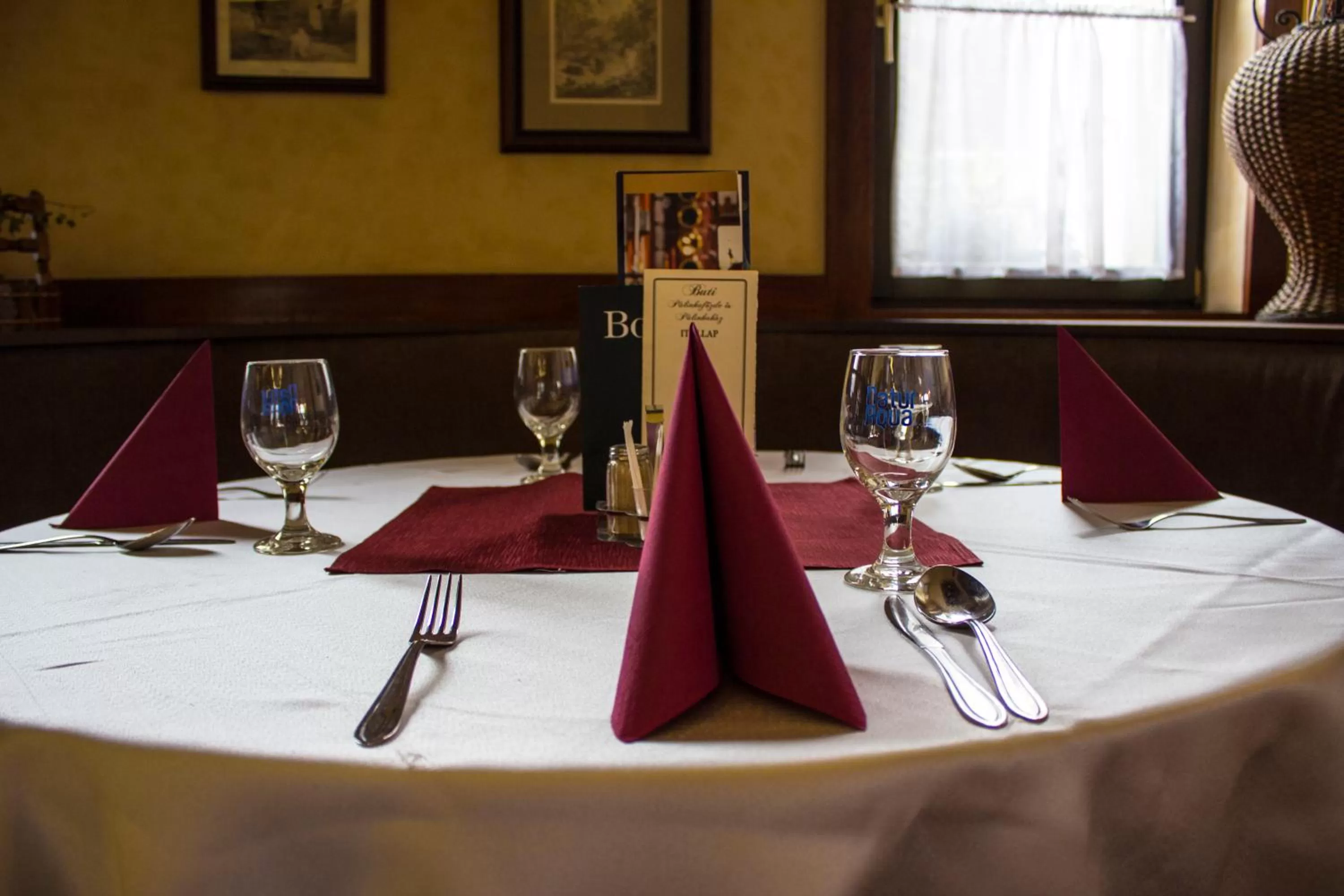 Restaurant/Places to Eat in Vadász Panzió és Étterem