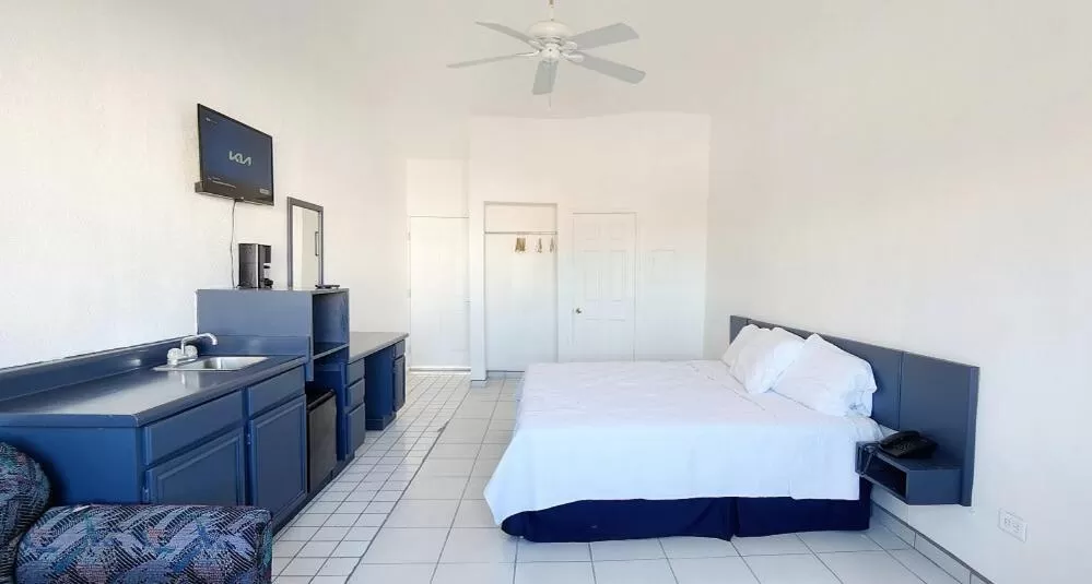 King Suite - single occupancy in Playa Inn Rocky Point