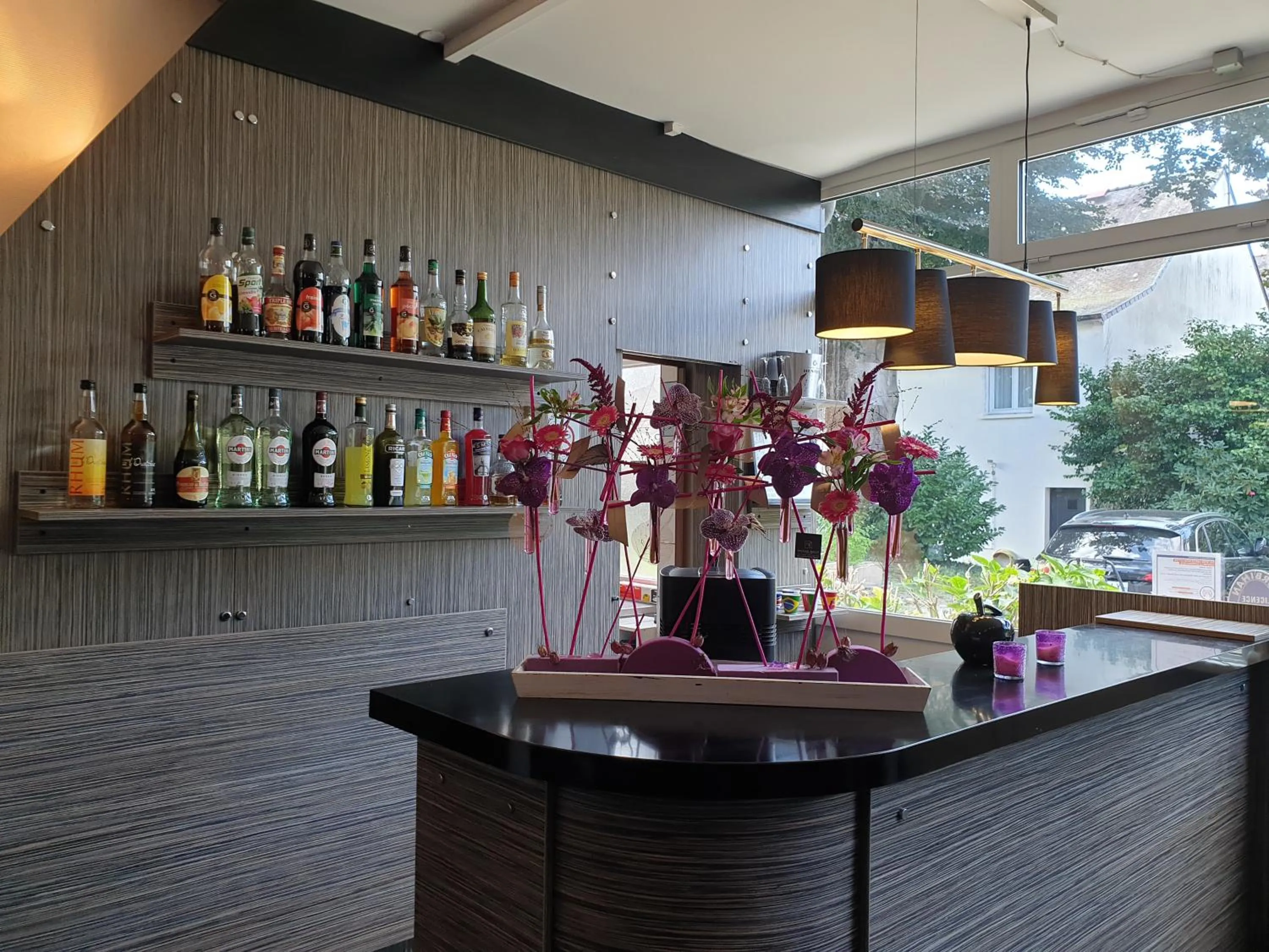 Lounge or bar in Hôtel Le Rohan Charme et Caractère