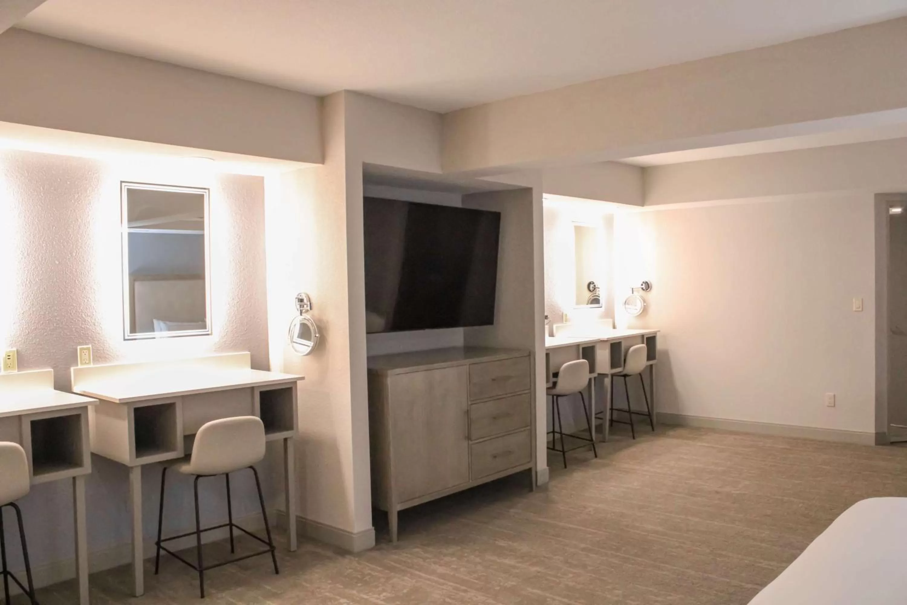 Photo of the whole room in Doubletree by Hilton Phoenix Mesa