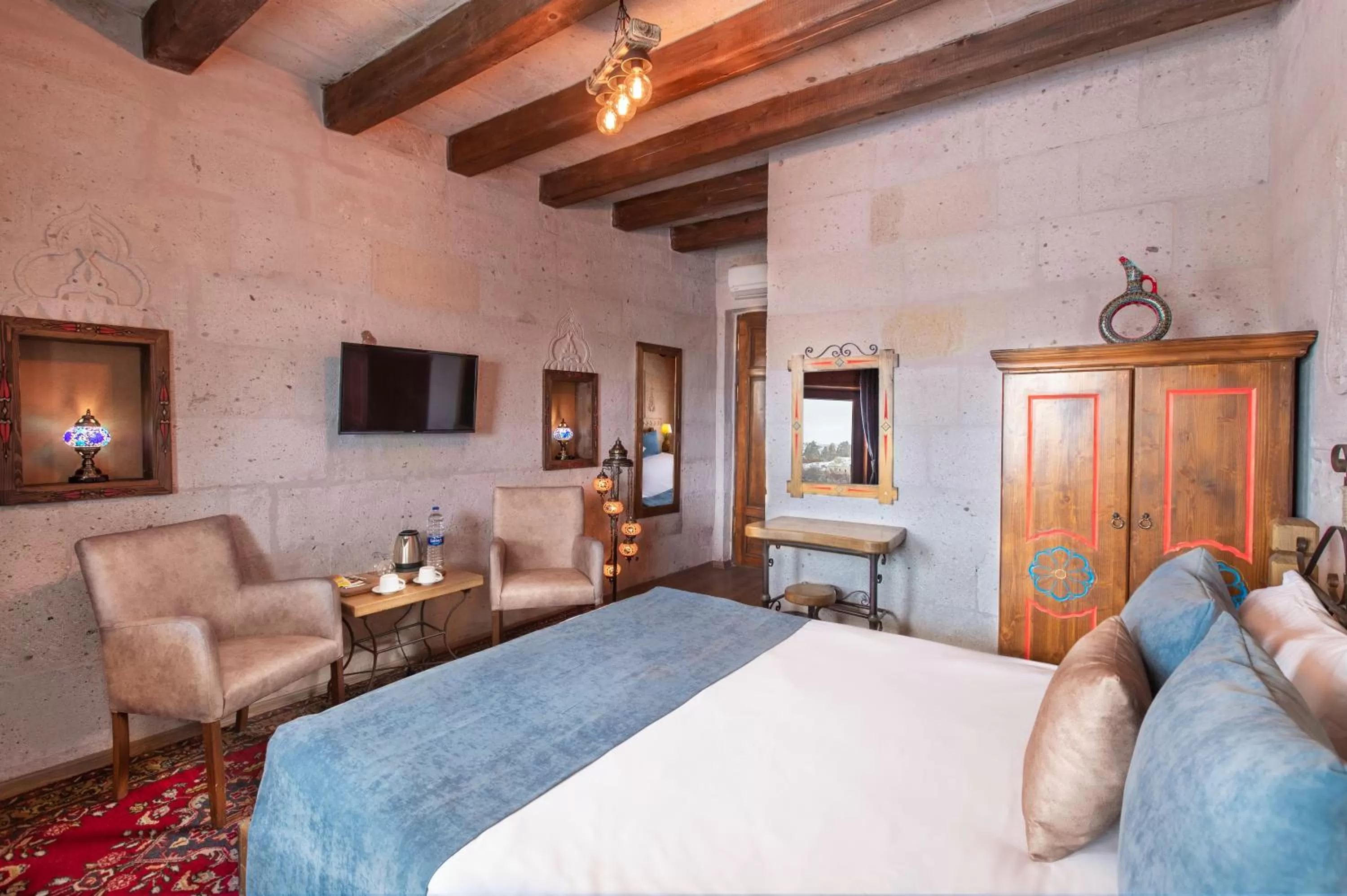 Seating area, Bed in Maron Stone House