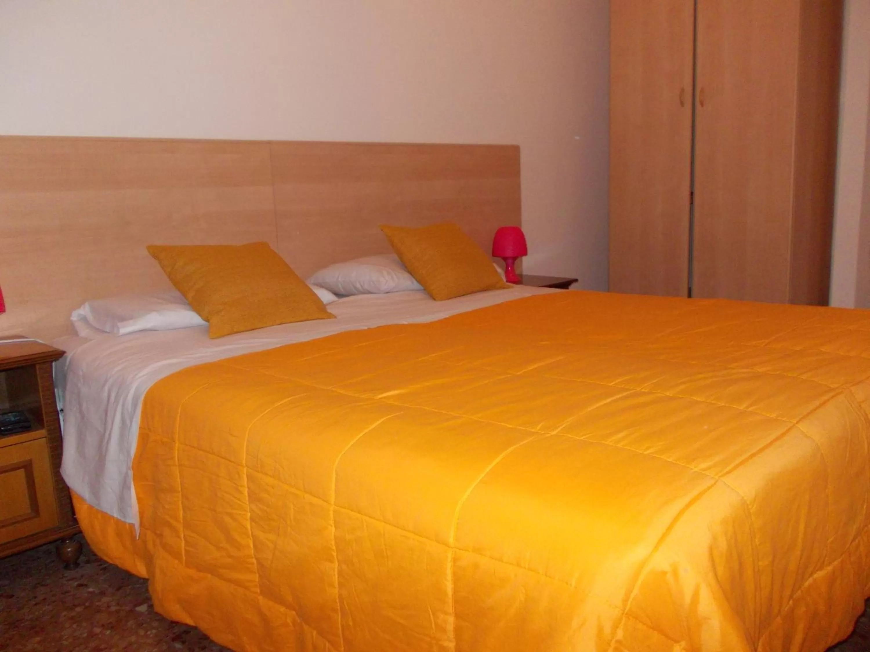 Bed in Travellers Lodge Bed & Rooms