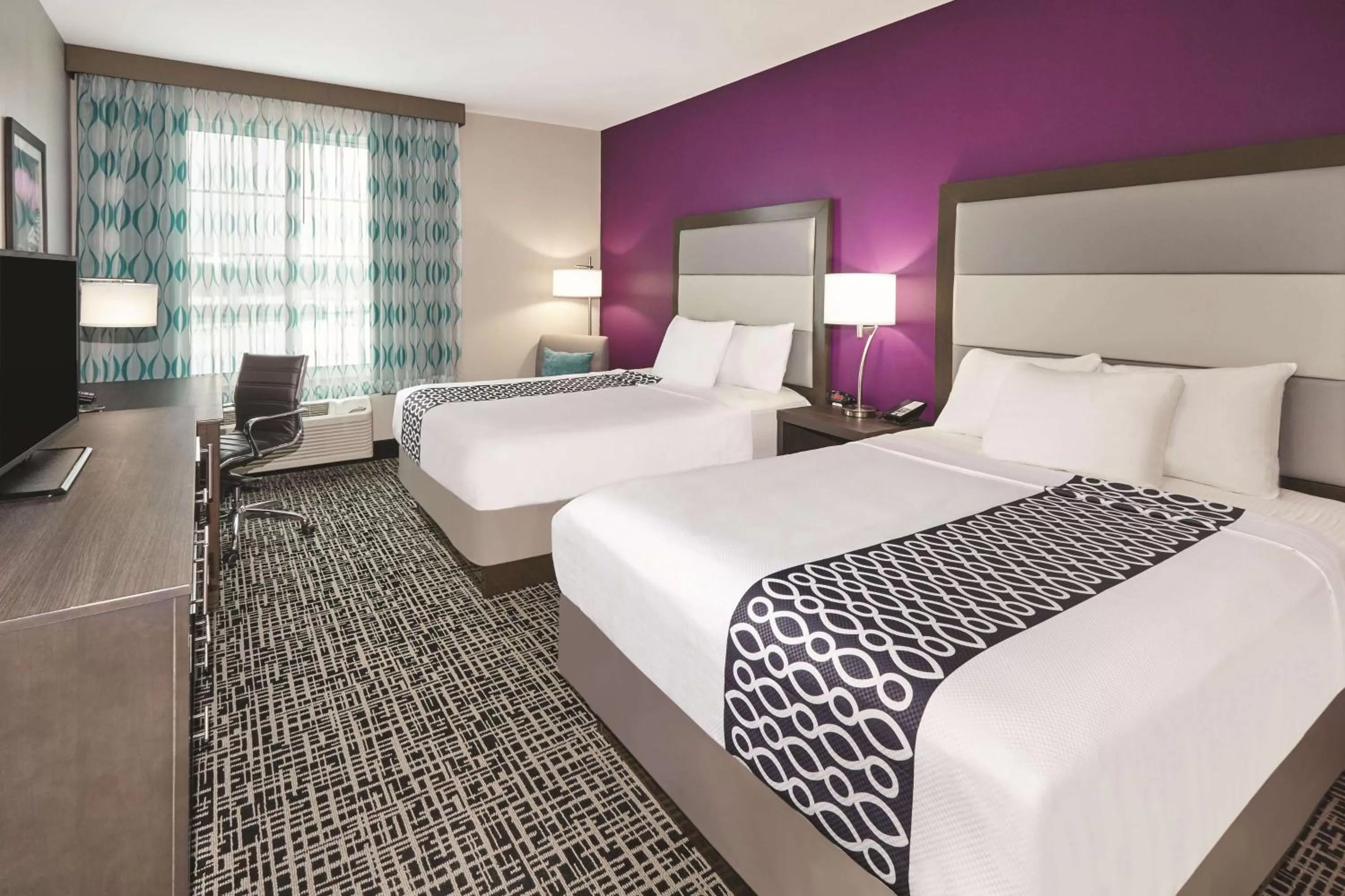 Photo of the whole room, Bed in La Quinta by Wyndham Springfield IL