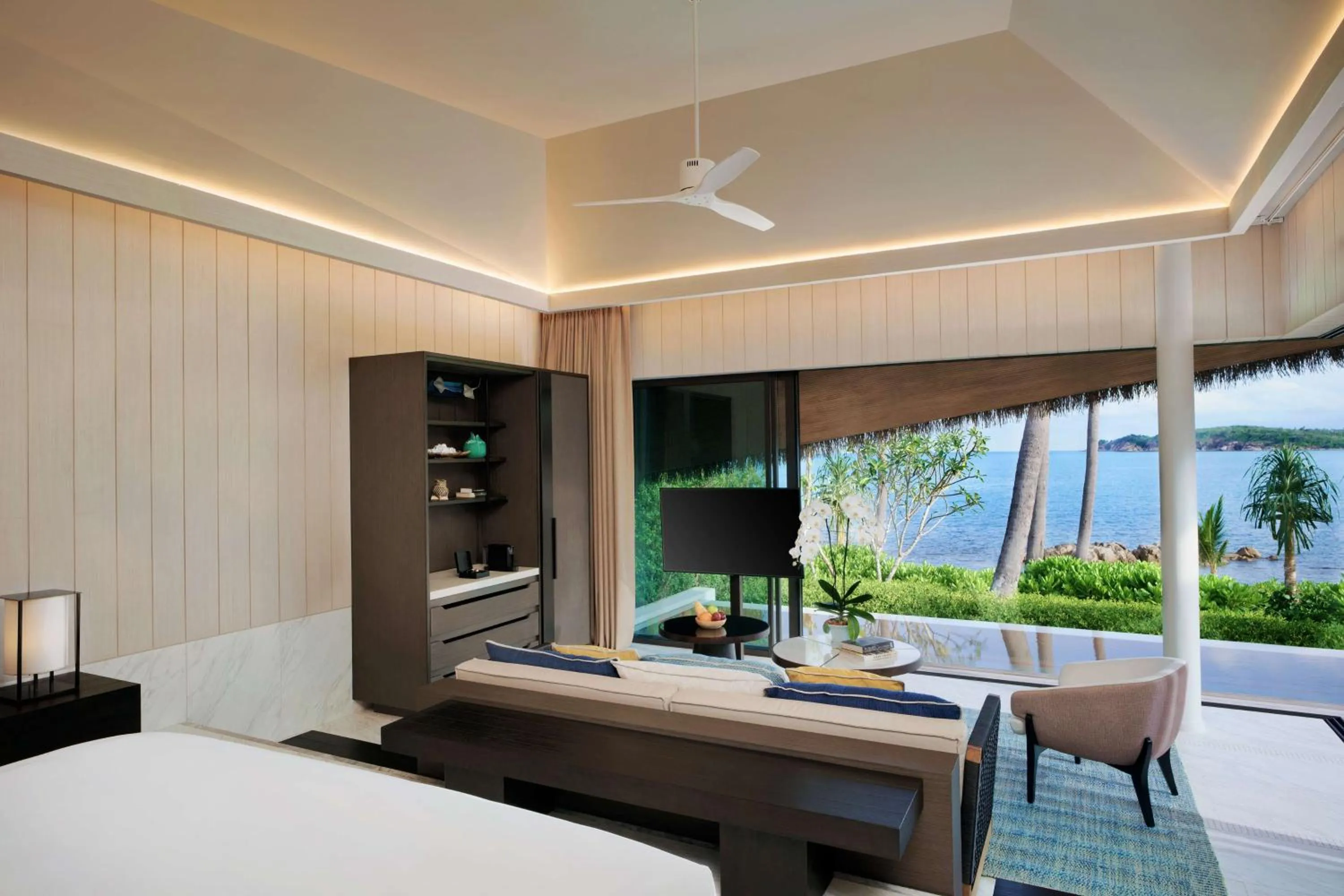 Photo of the whole room, Bed in Hyatt Regency Koh Samui