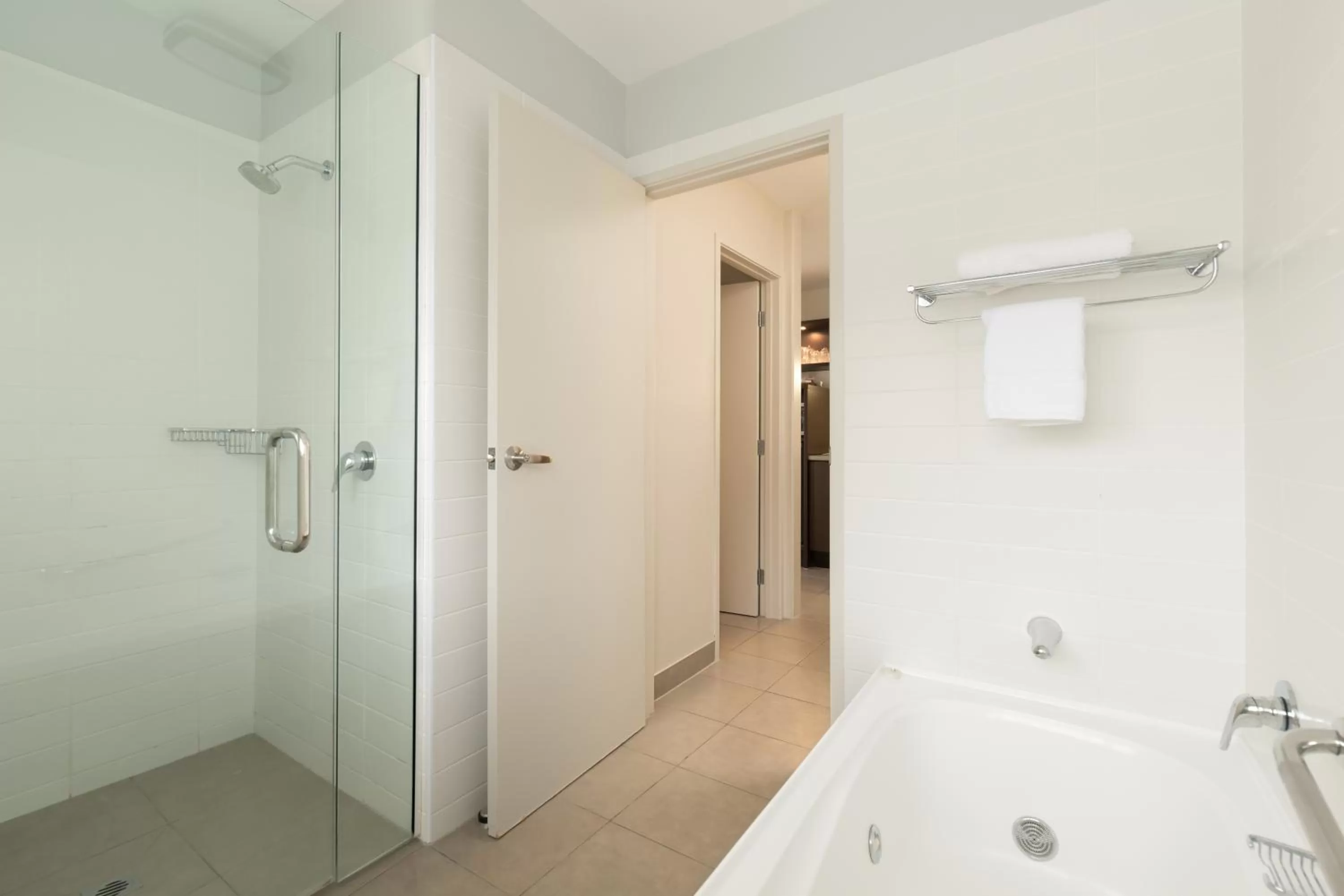 Shower in Kingsgate Hotel Autolodge Paihia