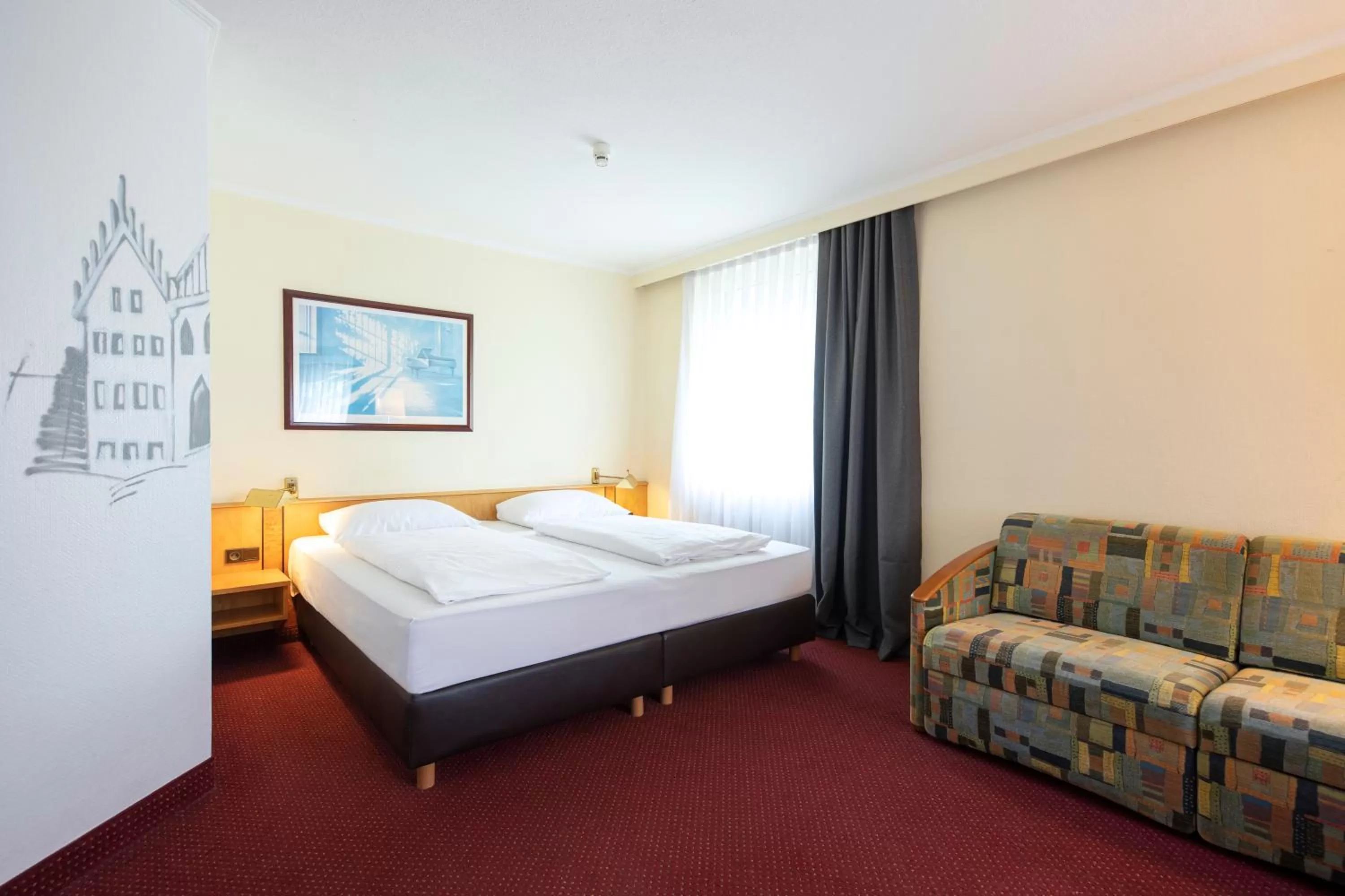 Photo of the whole room, Bed in Michel Hotel Landshut Kaiserhof