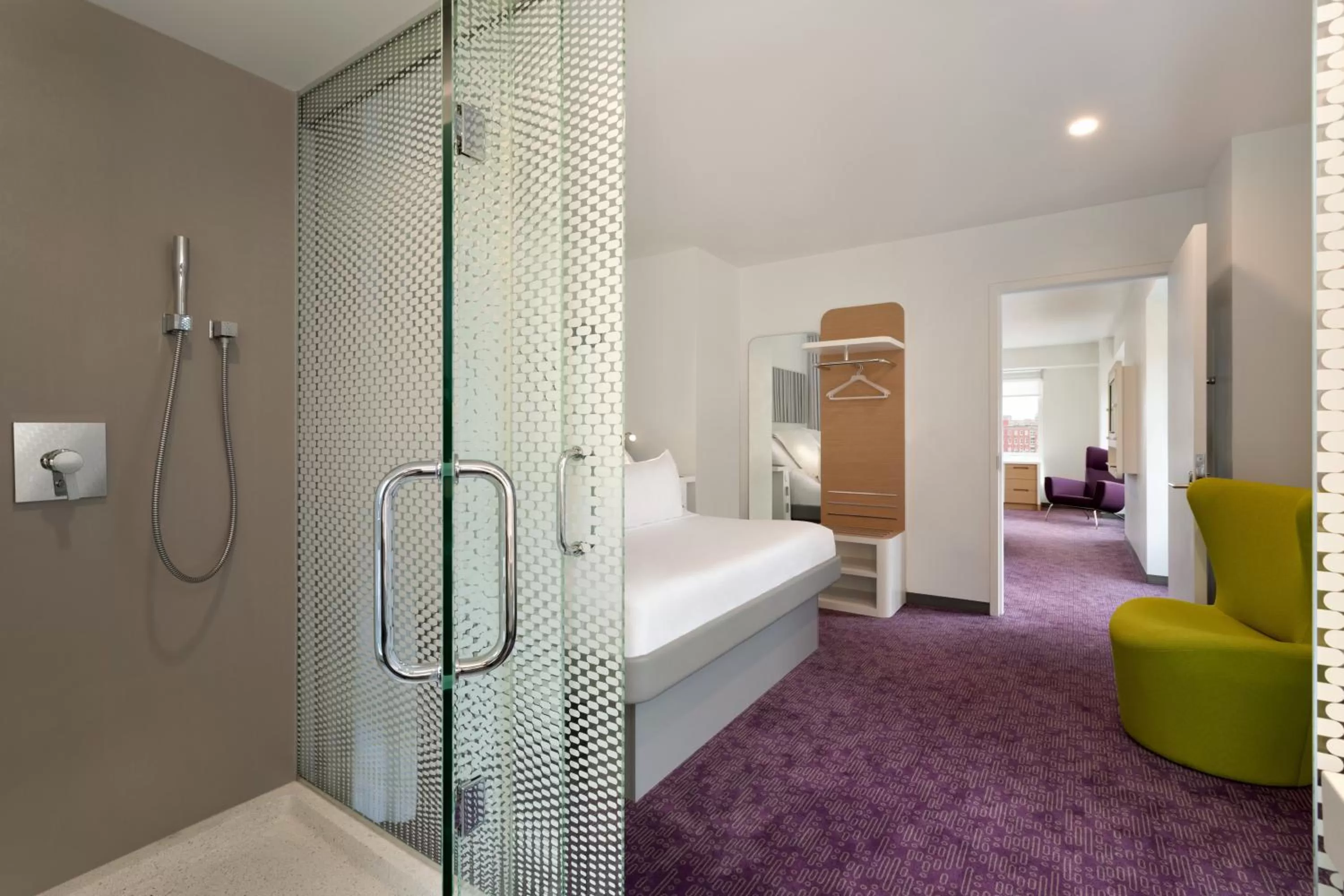 Shower, Bed in YOTEL Boston