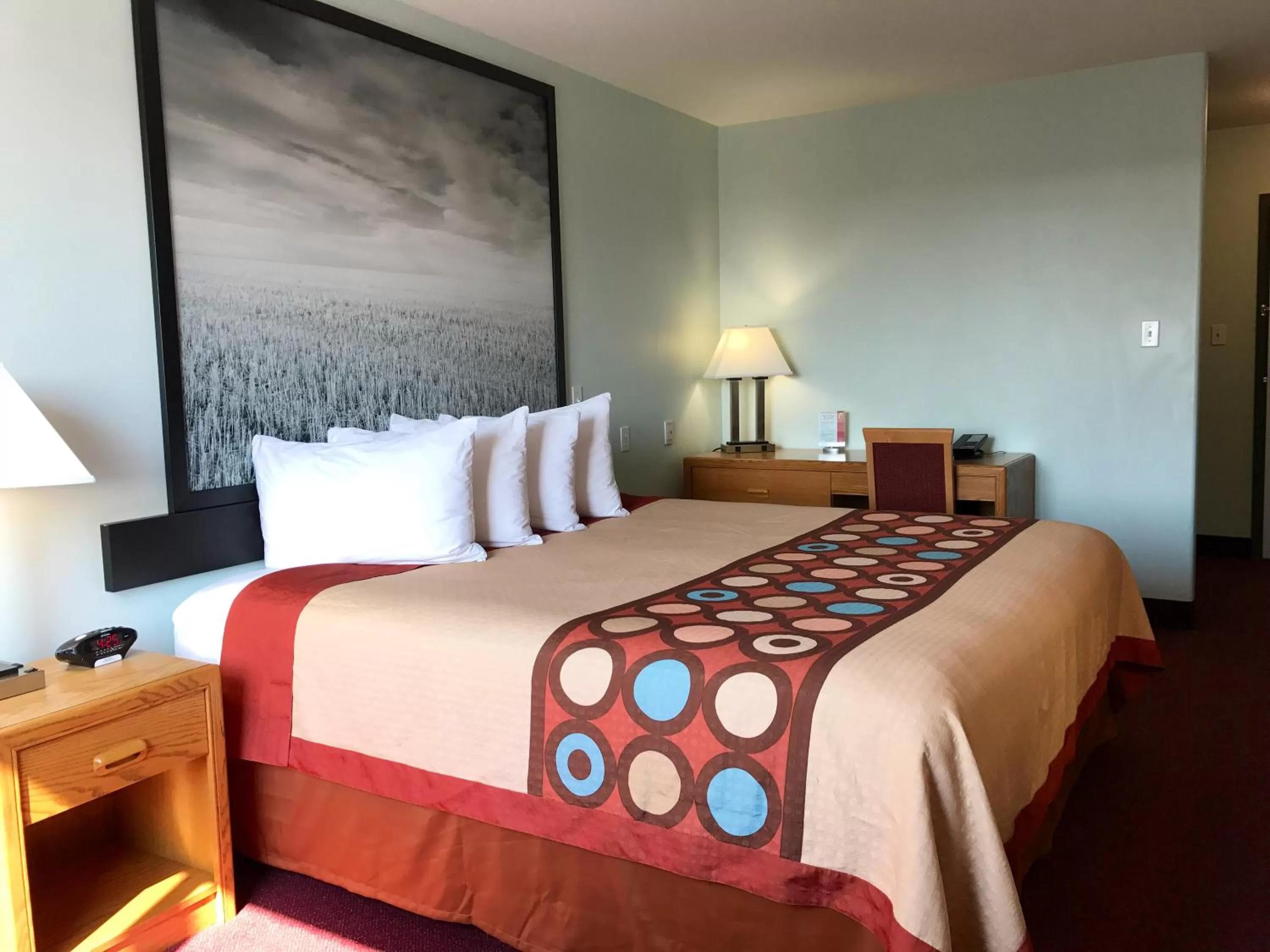 Property building, Bed in Super 8 by Wyndham Kindersley