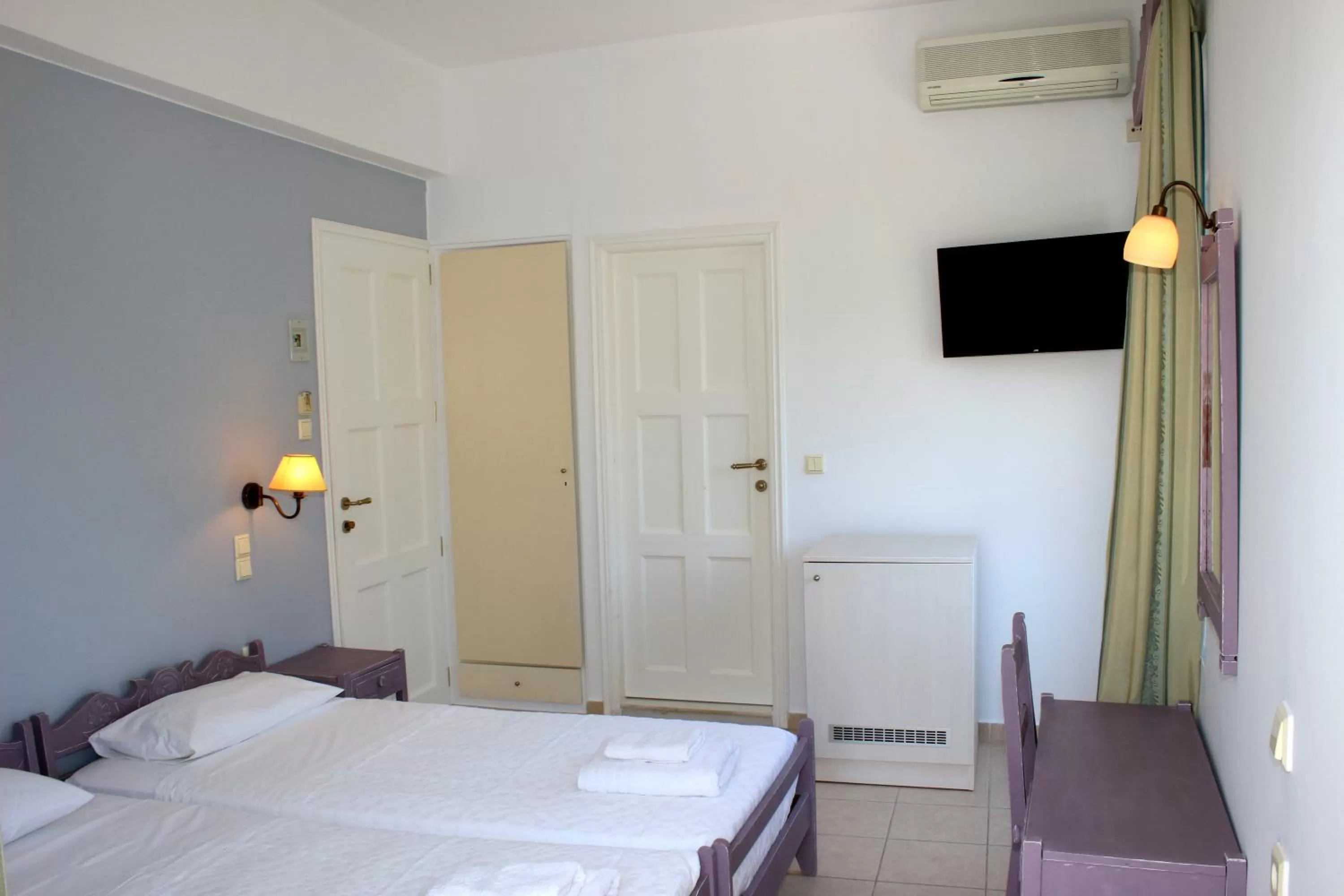 Bed in Ikaros Art Hotel