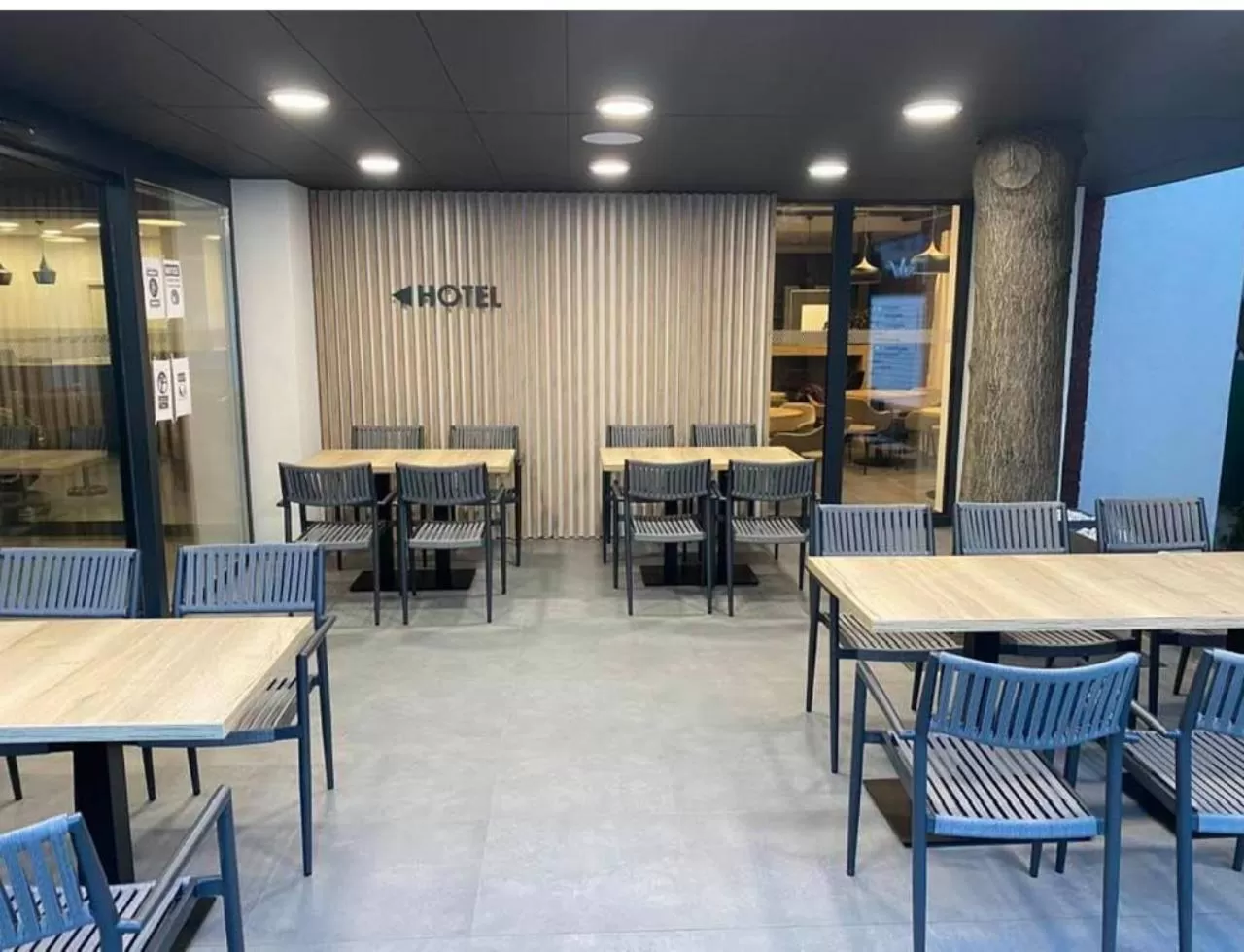 Restaurant/places to eat in Garni Hotel DOCK Bratislava