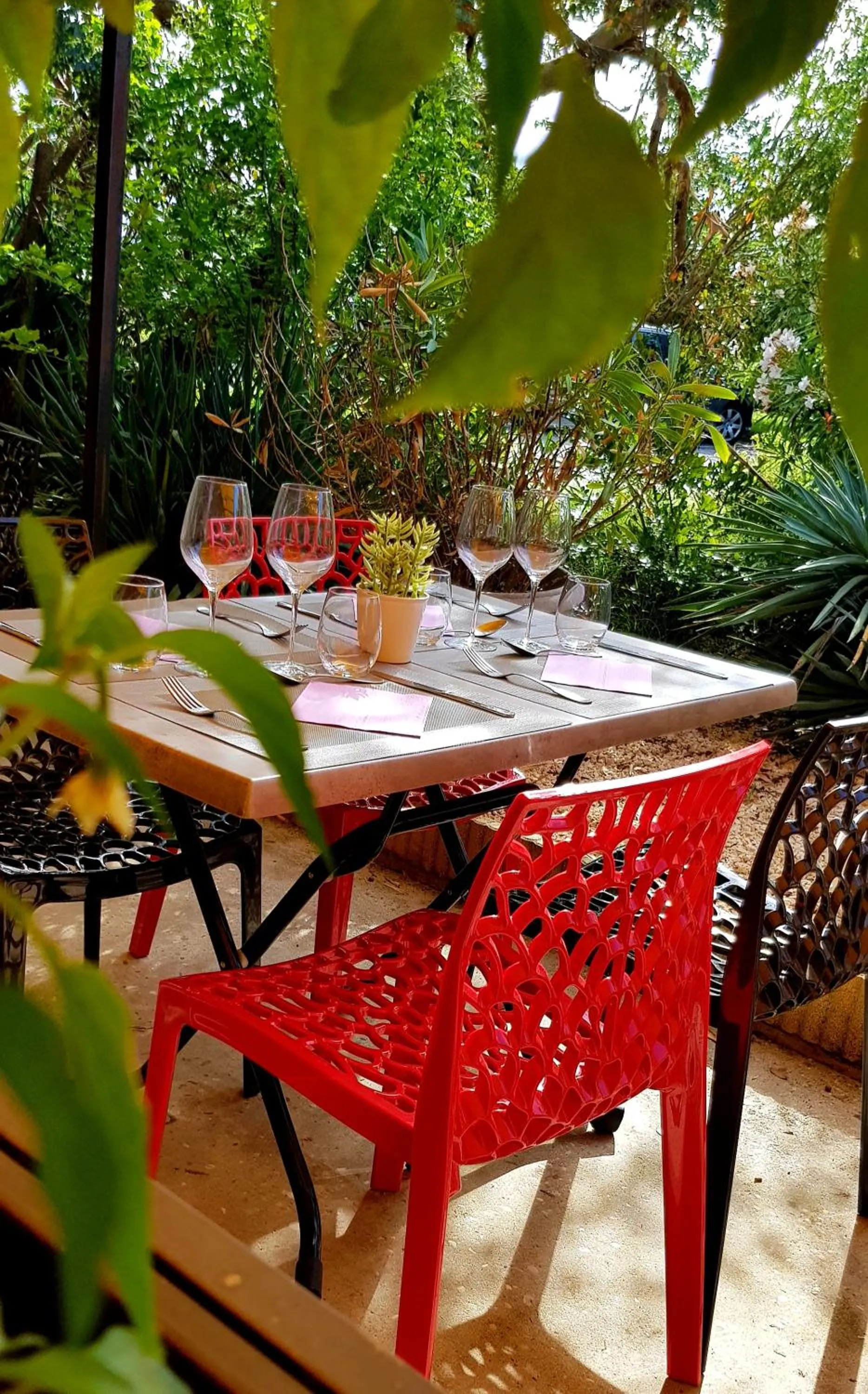 Patio in The Originals City, Hôtel Valence Est