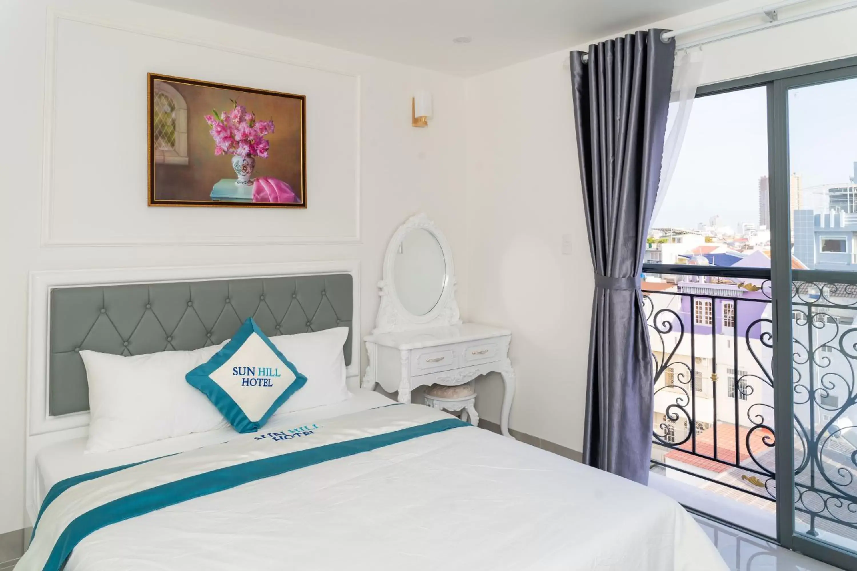 Superior Double Room with Balcony in Sun Hill Hotel Superior Double Room with Balcony in Sun Hill Hotel