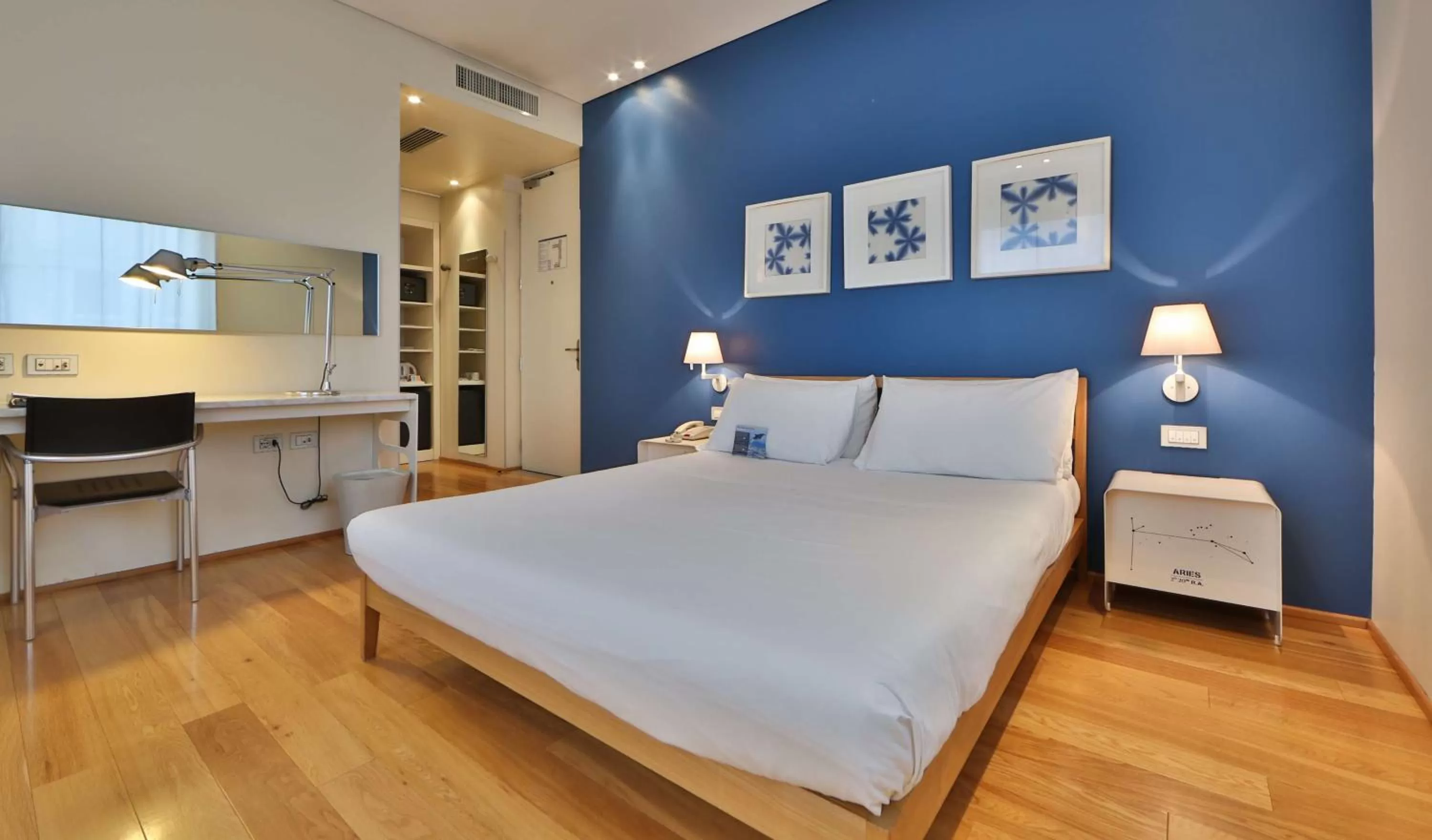 Shower, Bed in Best Western Plus Hotel Bologna