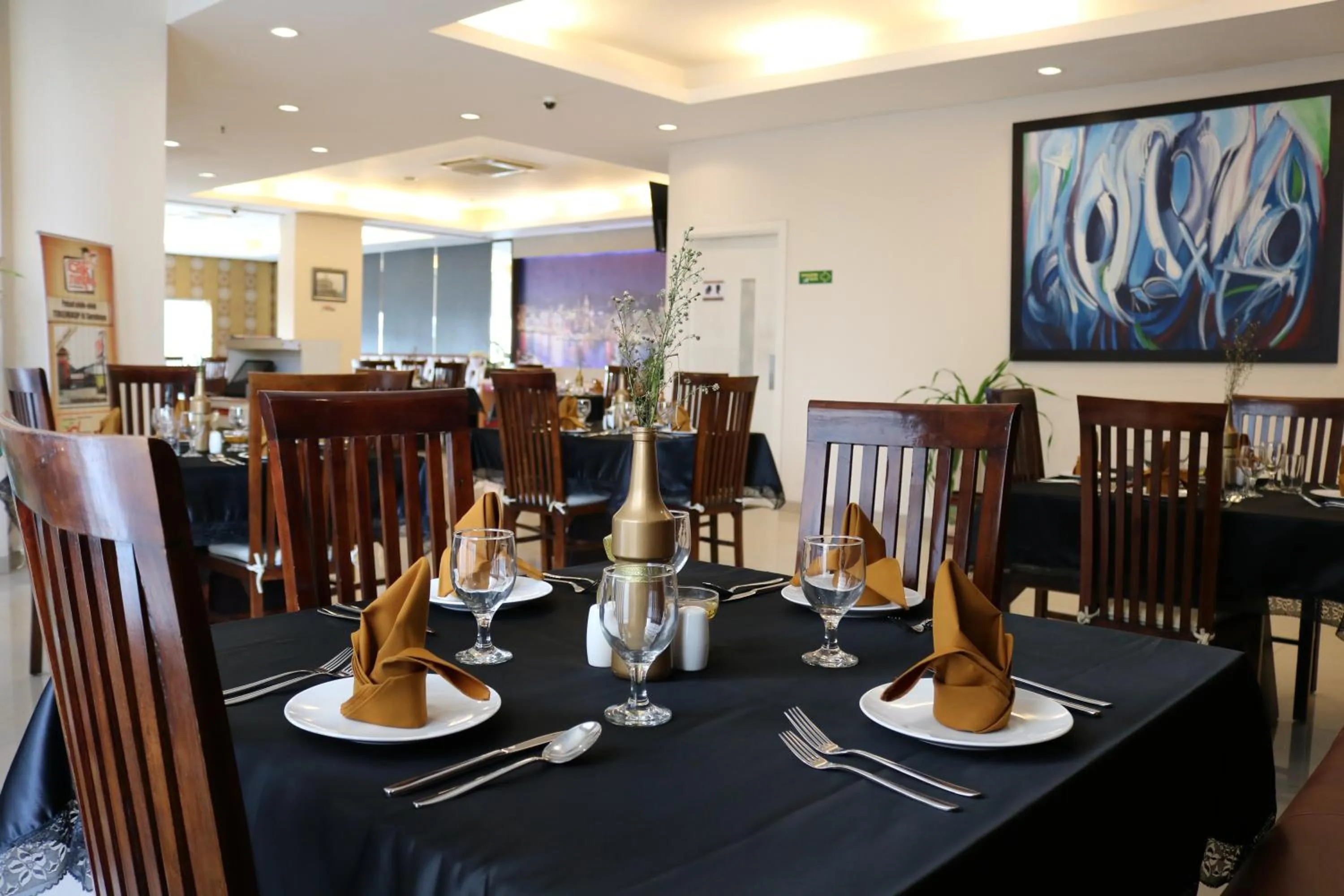 Restaurant/places to eat in Bekizaar Hotel Surabaya