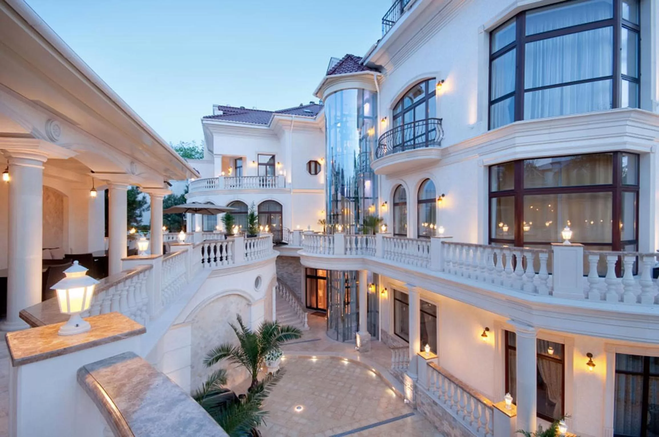 Decorative detail, Swimming Pool in Villa le Premier Maestro