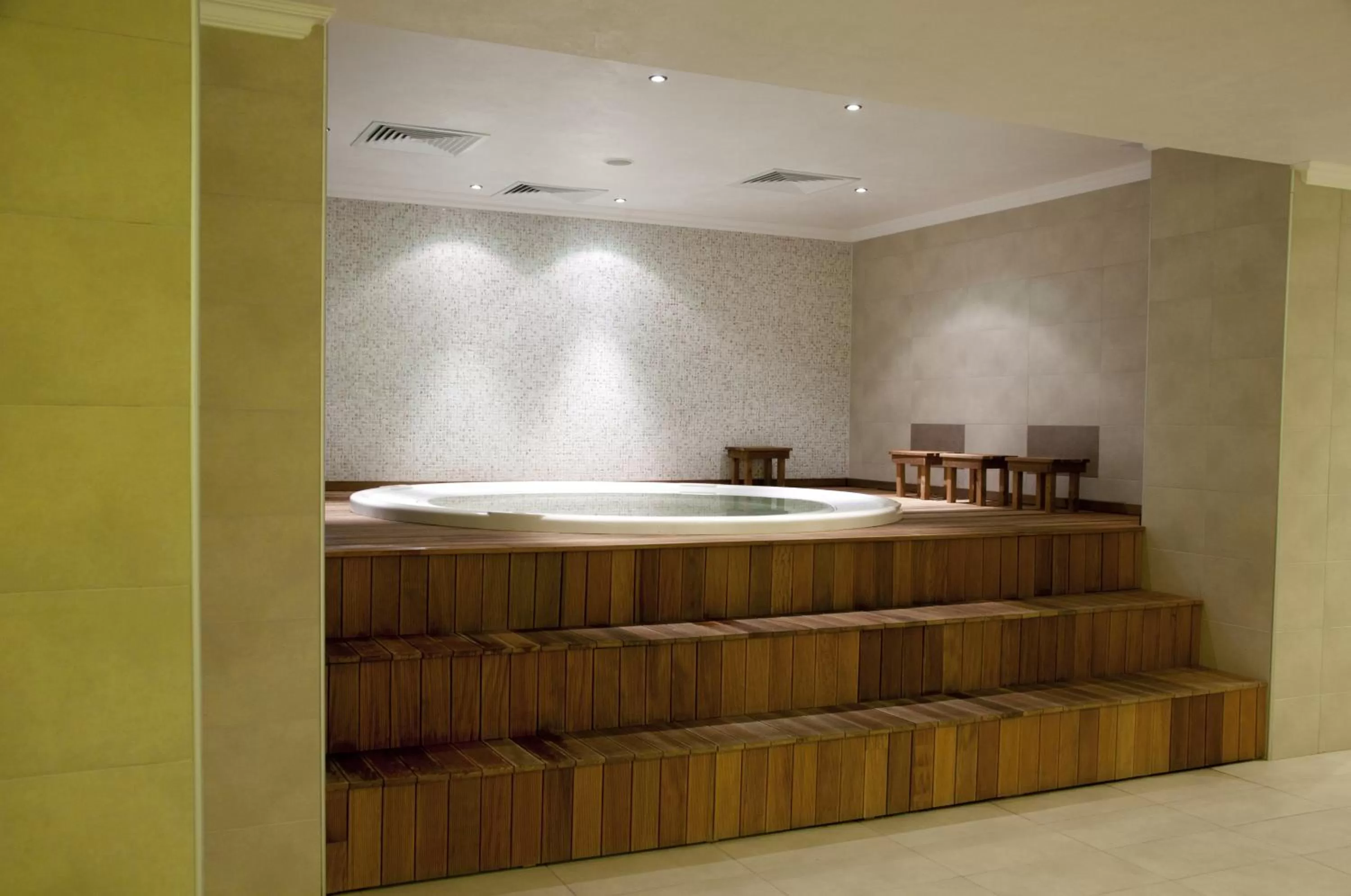 Hot Tub in Everest Hotel