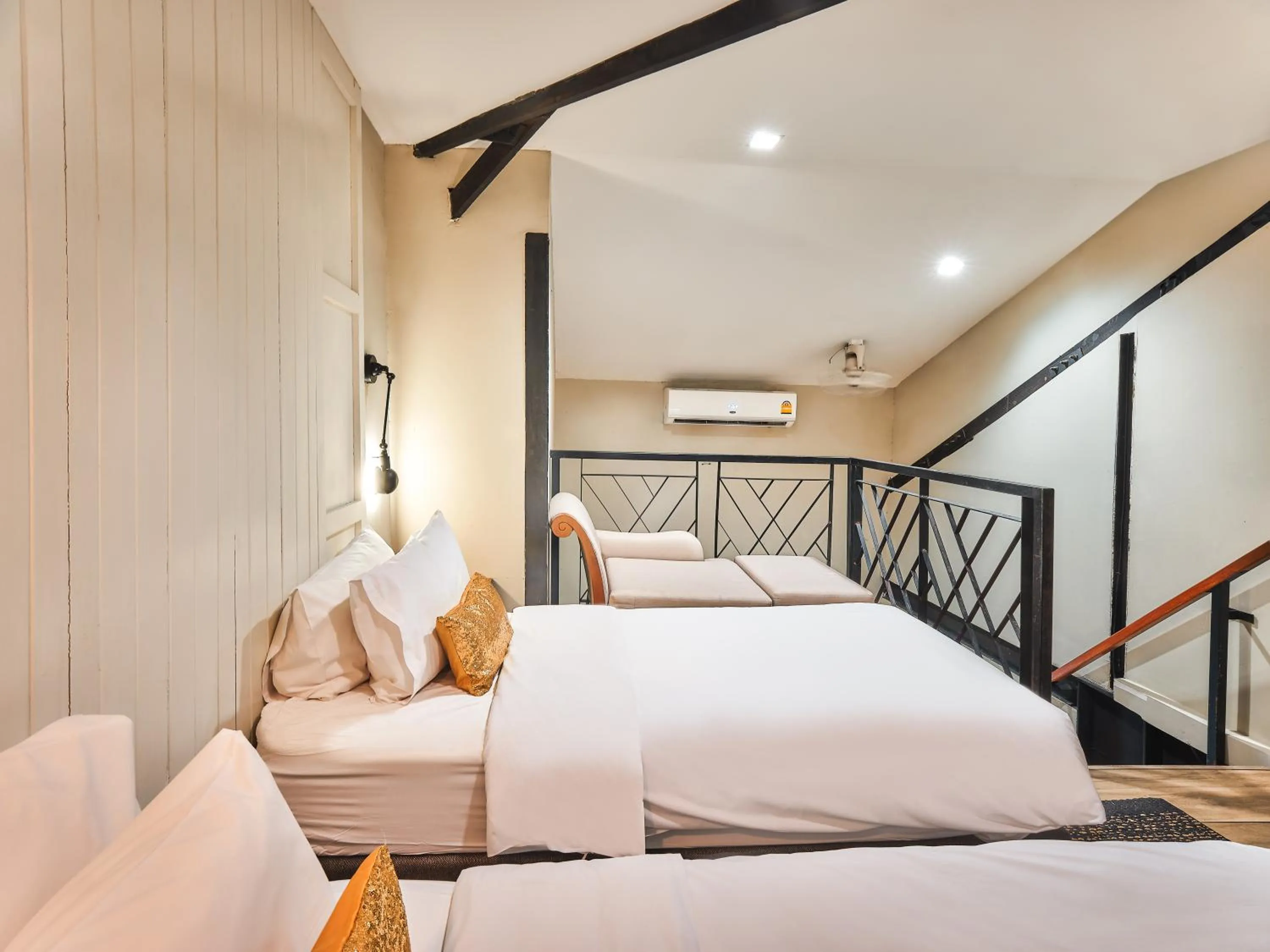 Bed in Prince Theatre Heritage Stay Hostel - Silom