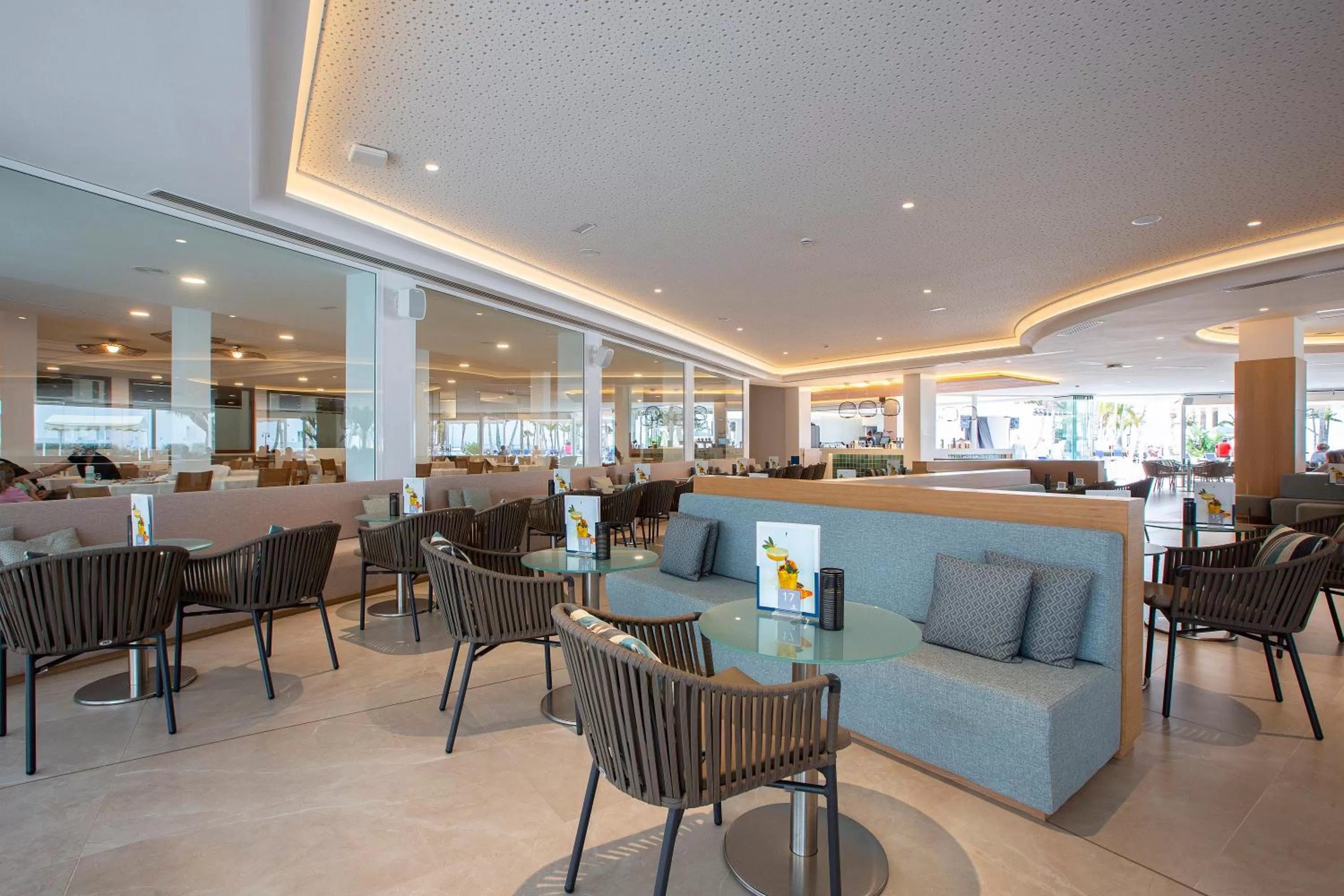 Lounge or bar in Hipotels La Geria