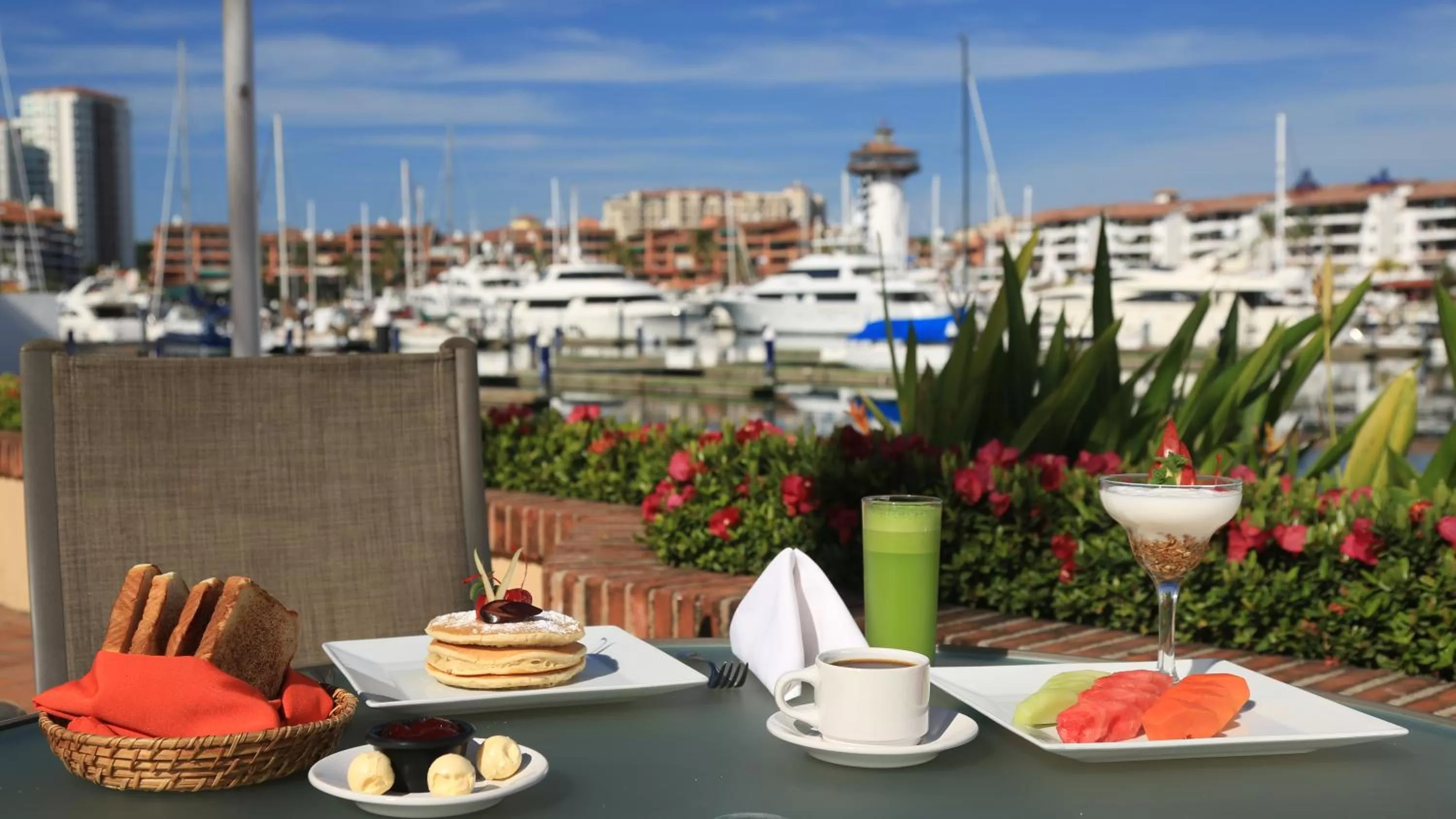 Food and drinks in Flamingo Vallarta Hotel & Marina