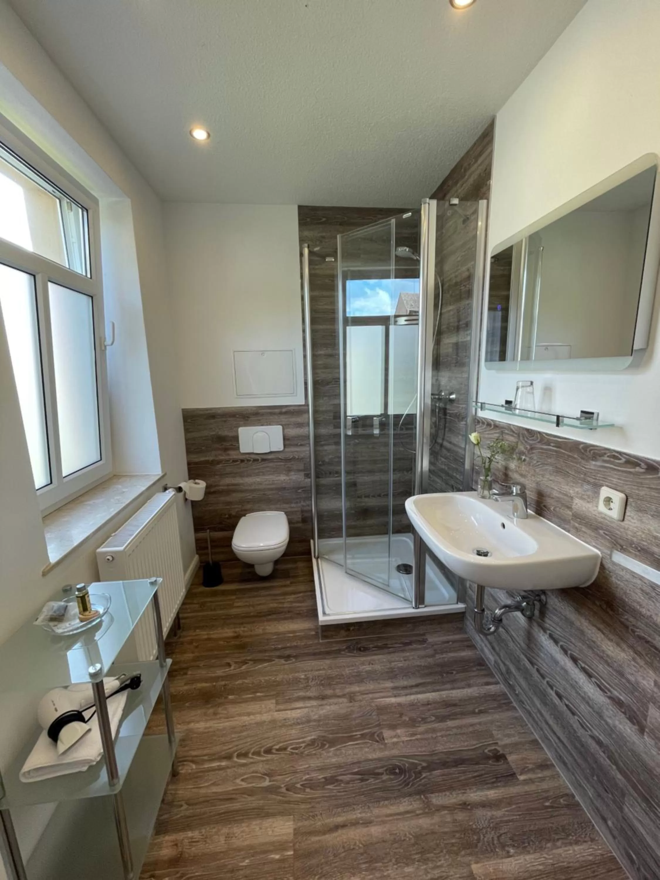 Shower in "Zur Altstadt - Am Fuße der Osterburg" Gaststätte, Pension, FEWO