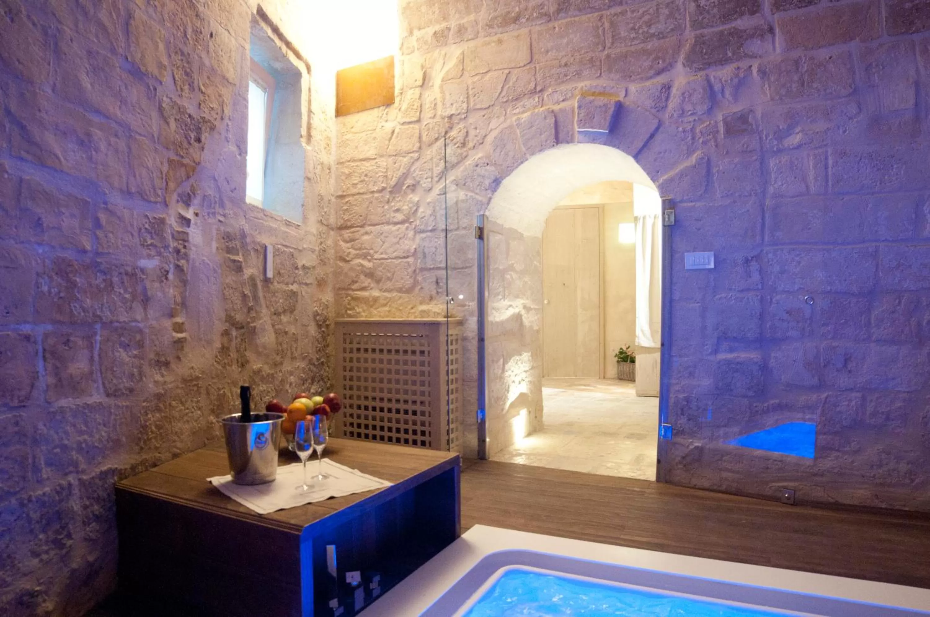 Hot Tub in Mata Suite