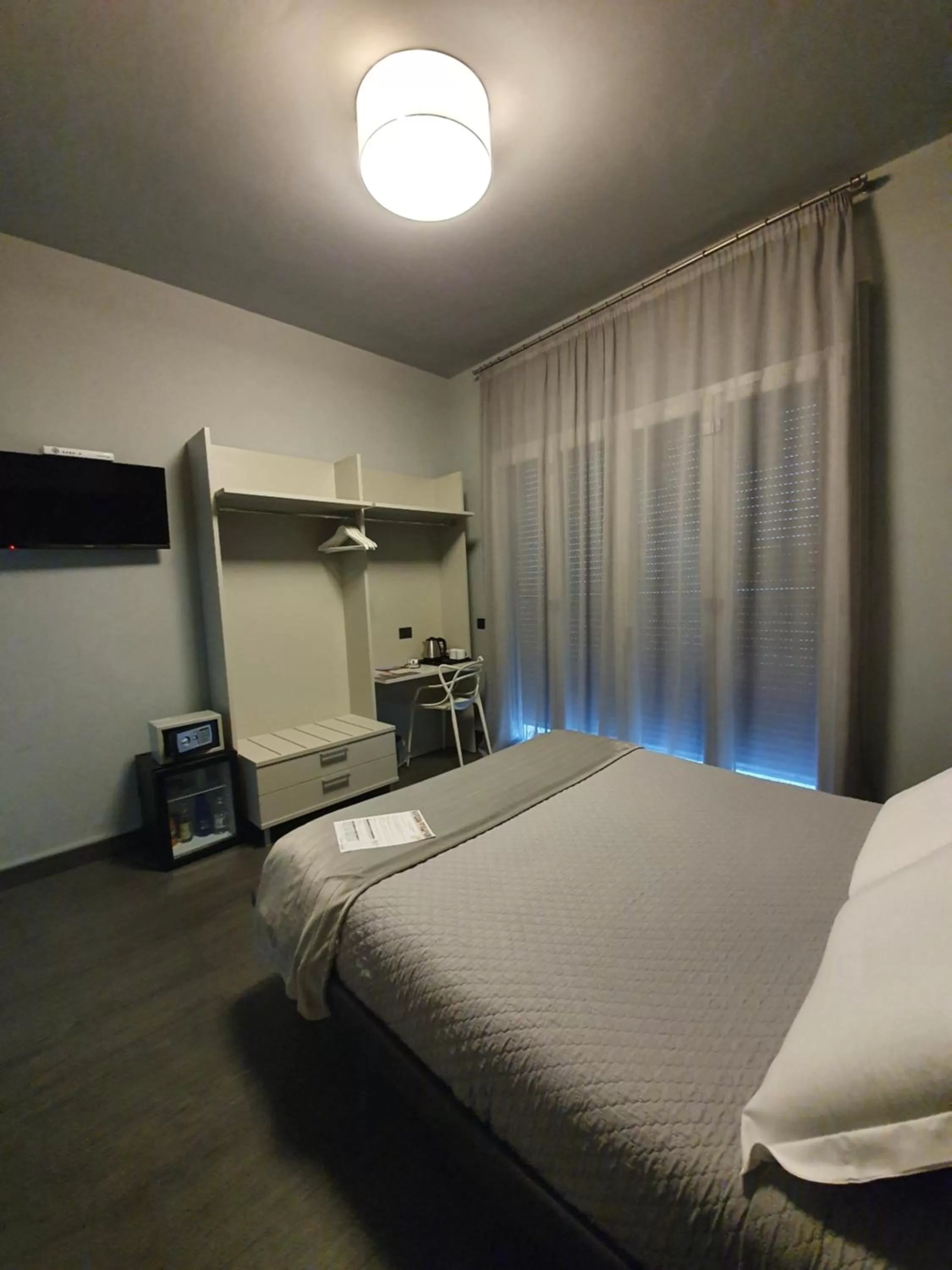 Bedroom, Bed in Alma Hotel