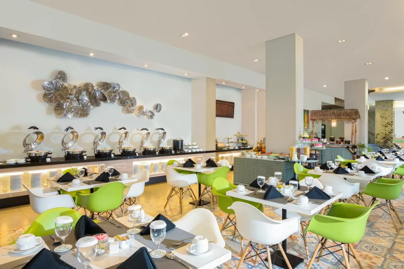 Restaurant/places to eat in KHAS Surabaya Hotel