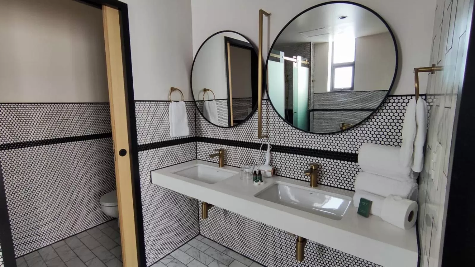 Bathroom in Met Hotel