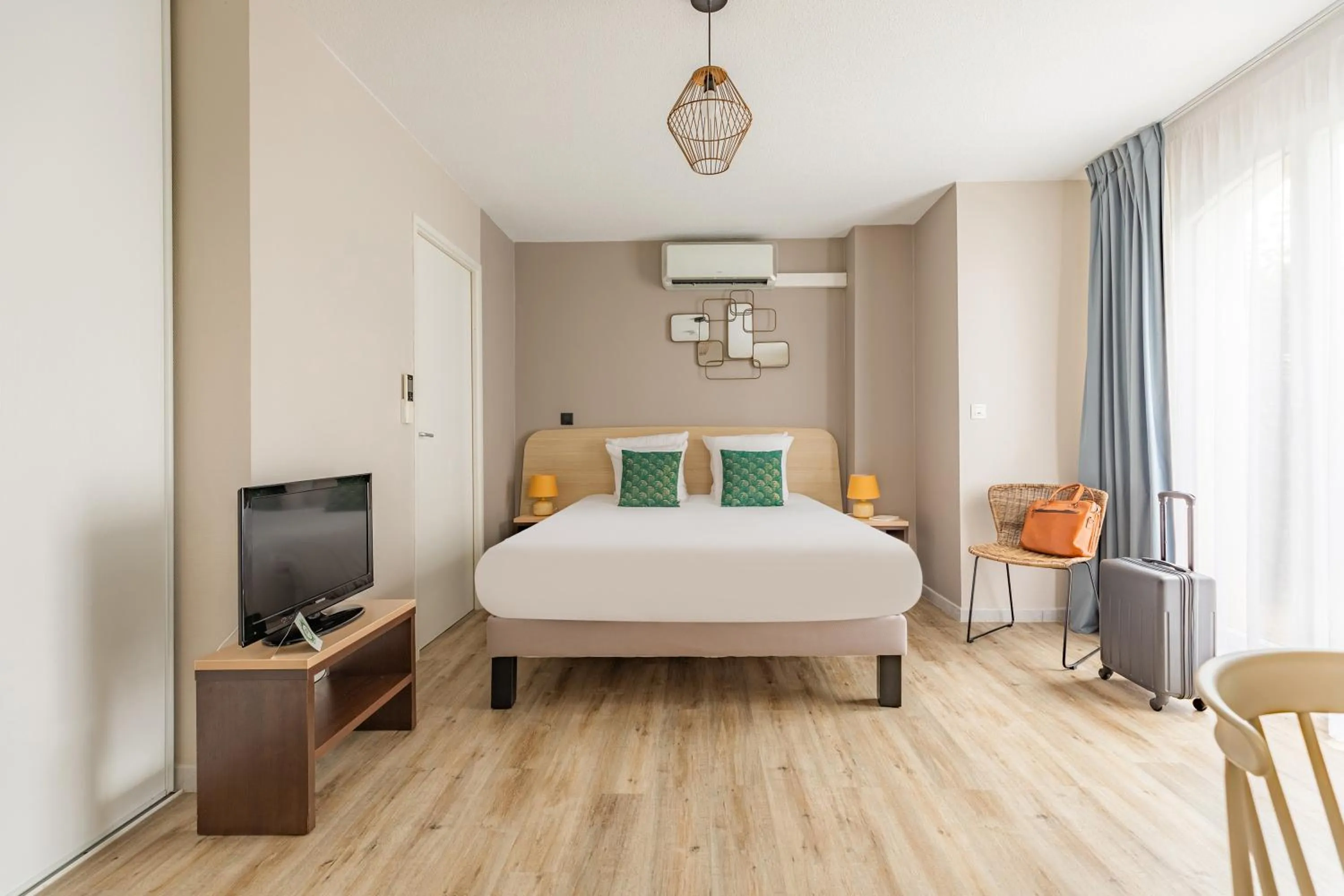 Bed in Appart'City Classic Toulouse Colomiers